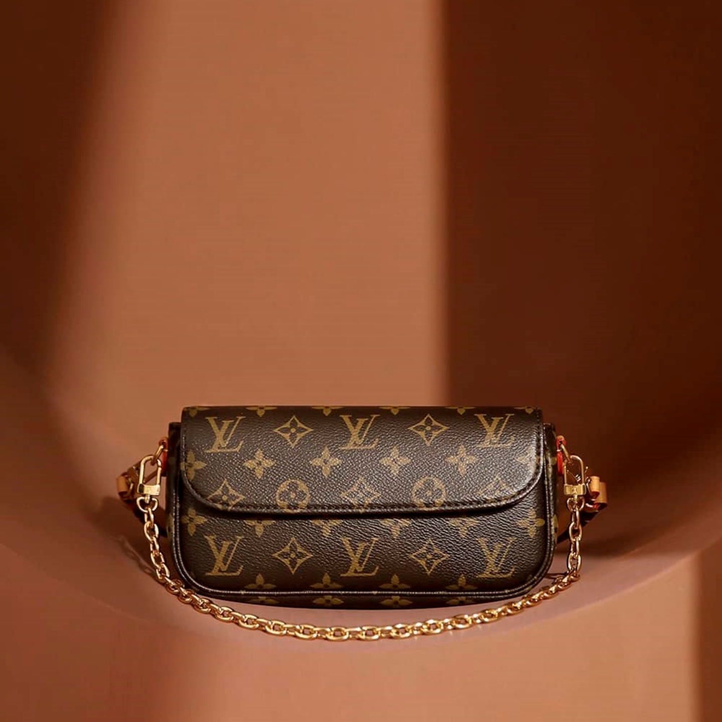 Louis Vuitton Ivy Wallet on Chain Bag Monogram with Gold Hardware