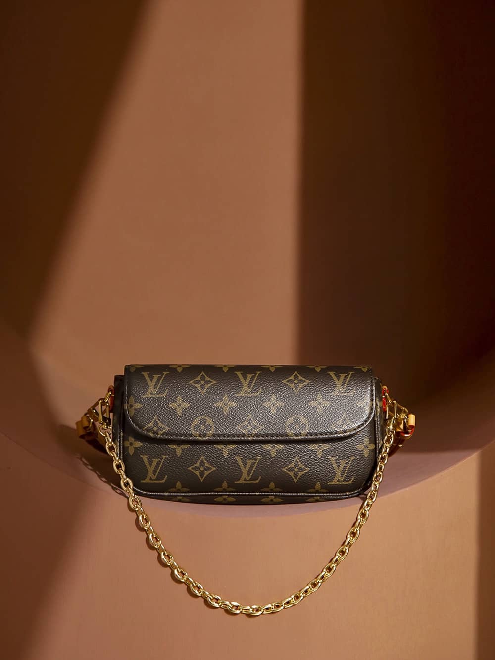 Louis Vuitton Ivy Wallet on Chain Bag Monogram with Gold Hardware