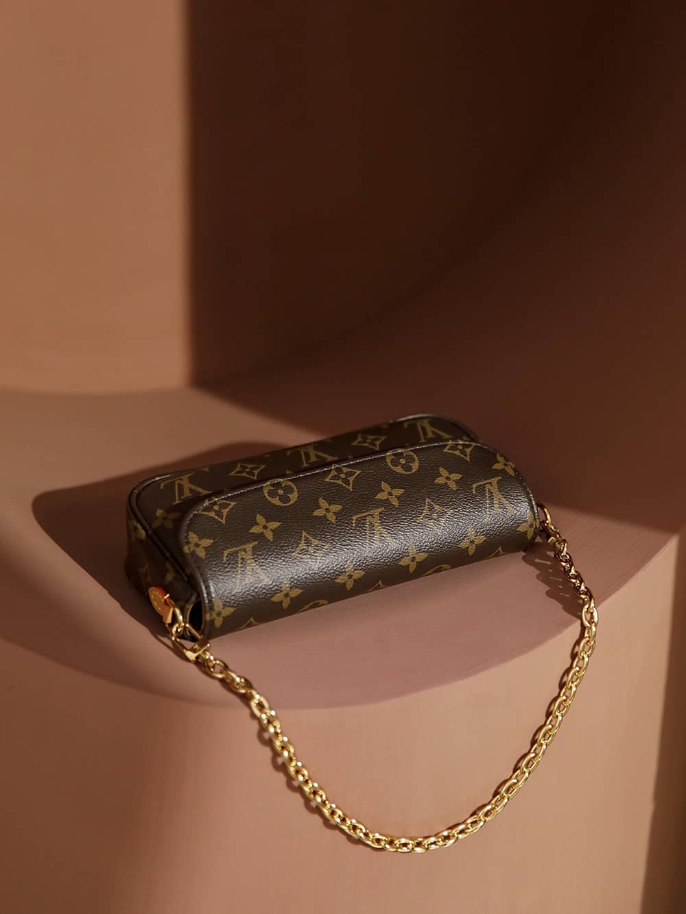 Louis Vuitton Ivy Wallet on Chain Bag Monogram with Gold Hardware