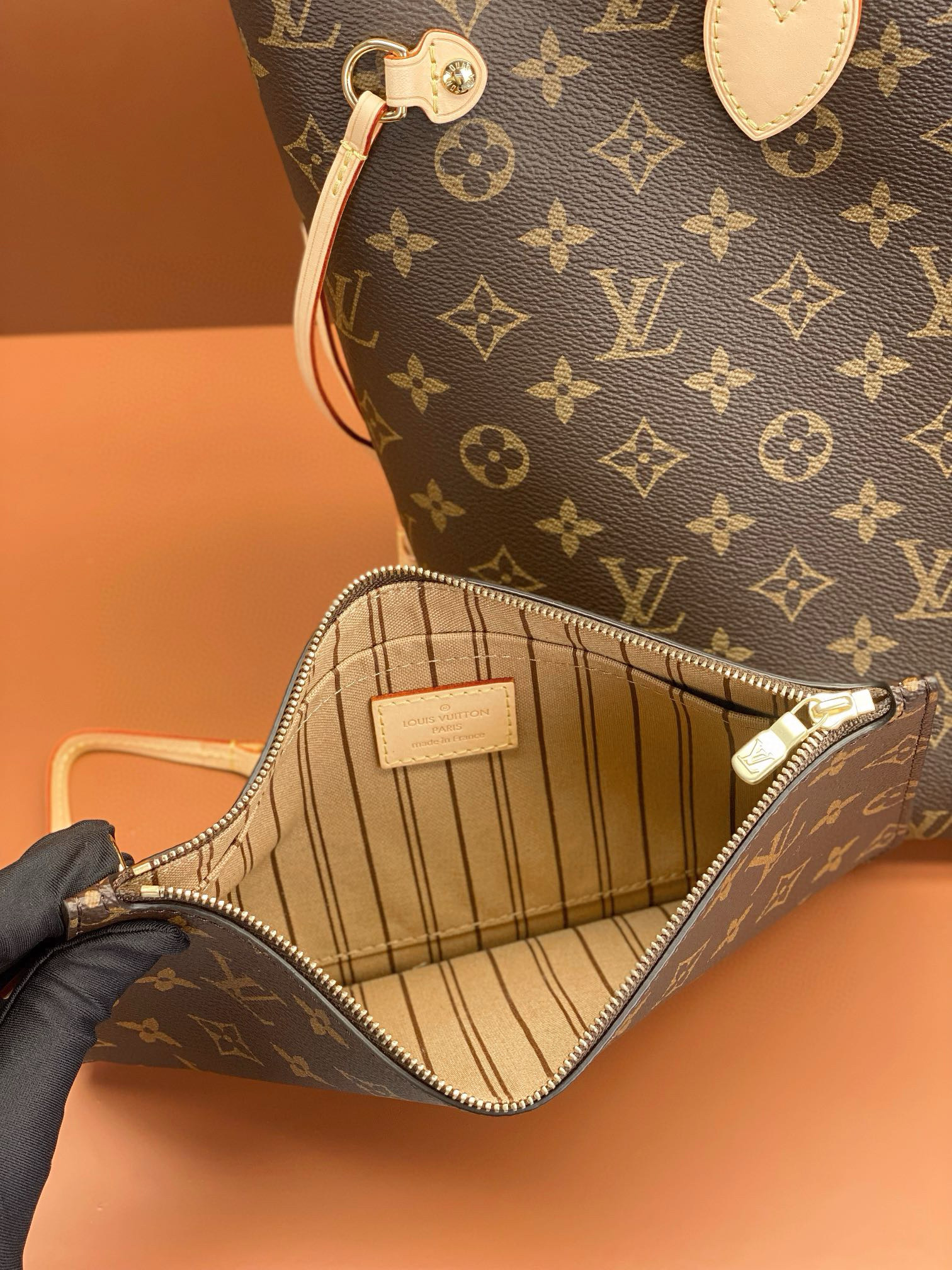 Louis Vuitton Neverfull MM Bag Monogram with Gold Hardware