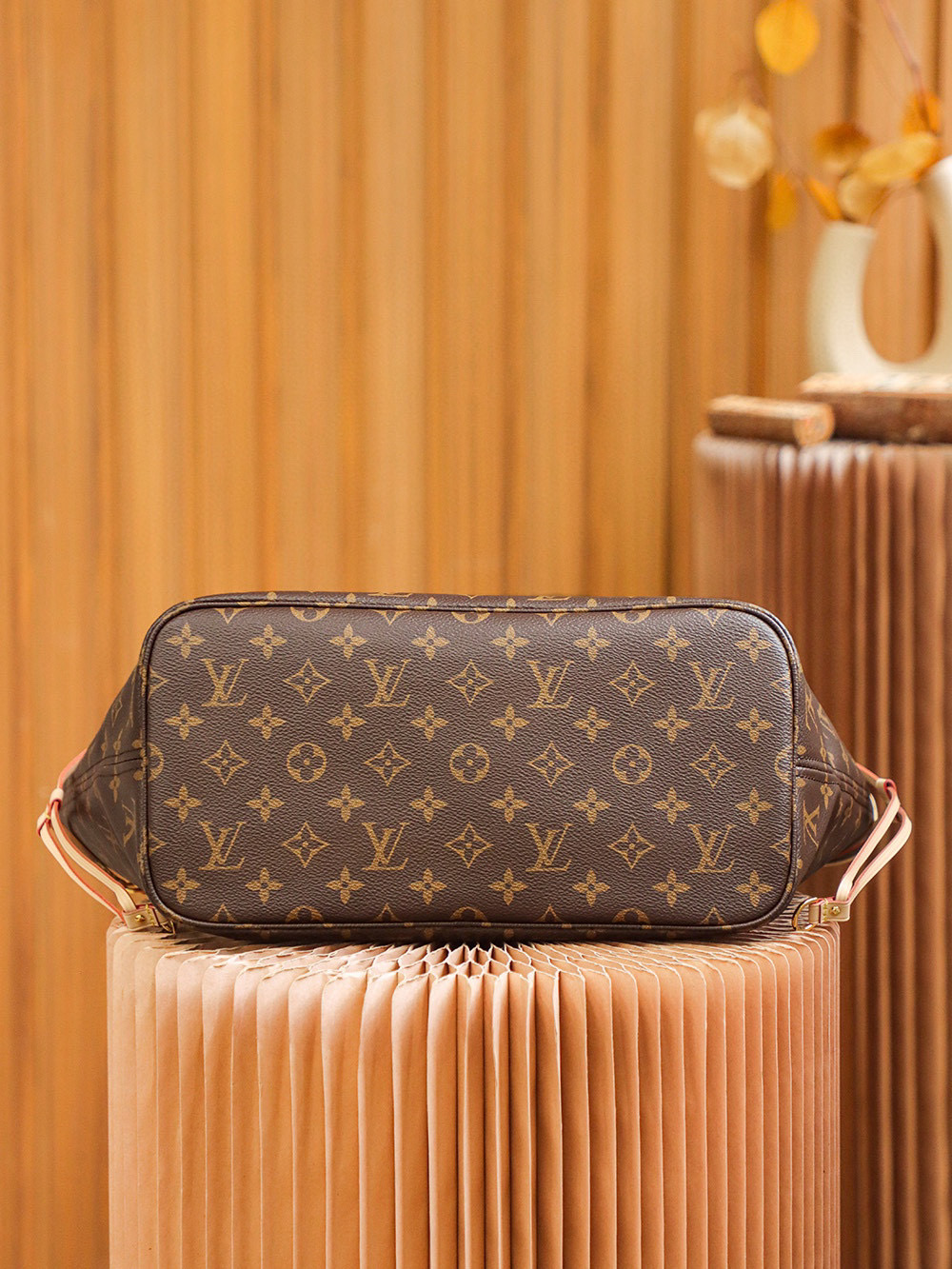 Louis Vuitton Neverfull MM Bag Monogram with Gold Hardware