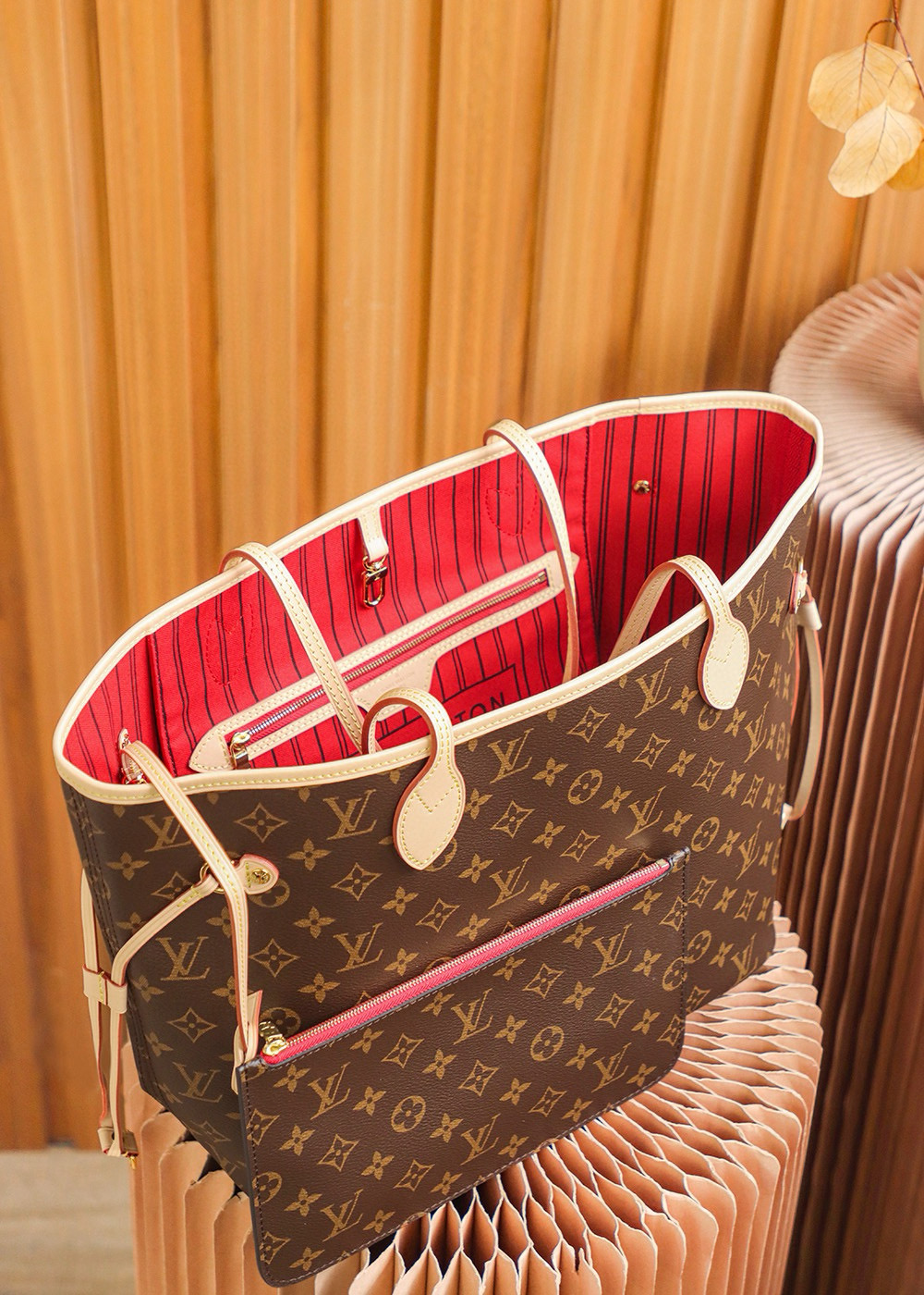 Louis Vuitton Neverfull MM Bag Monogram with Gold Hardware