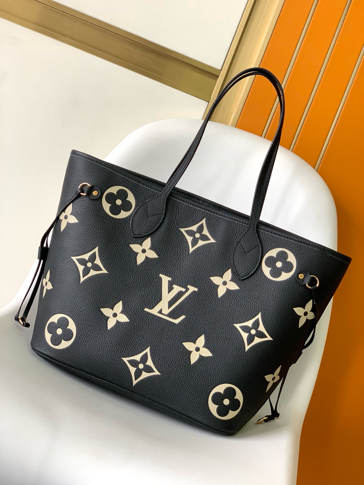 Louis Vuitton Neverfull MM Bag Black / Beige with Gold Hardware