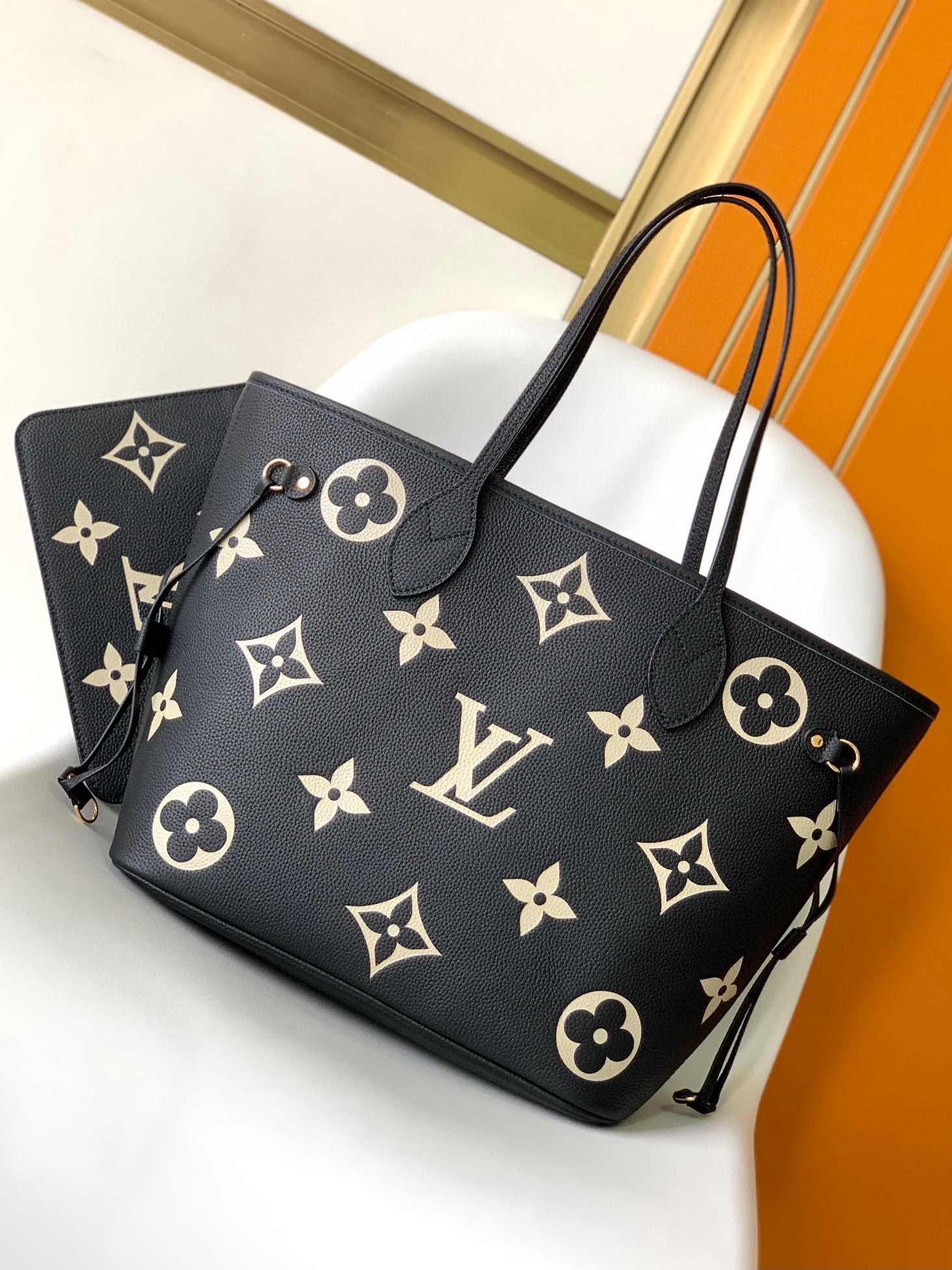 Louis Vuitton Neverfull MM Bag Black / Beige with Gold Hardware