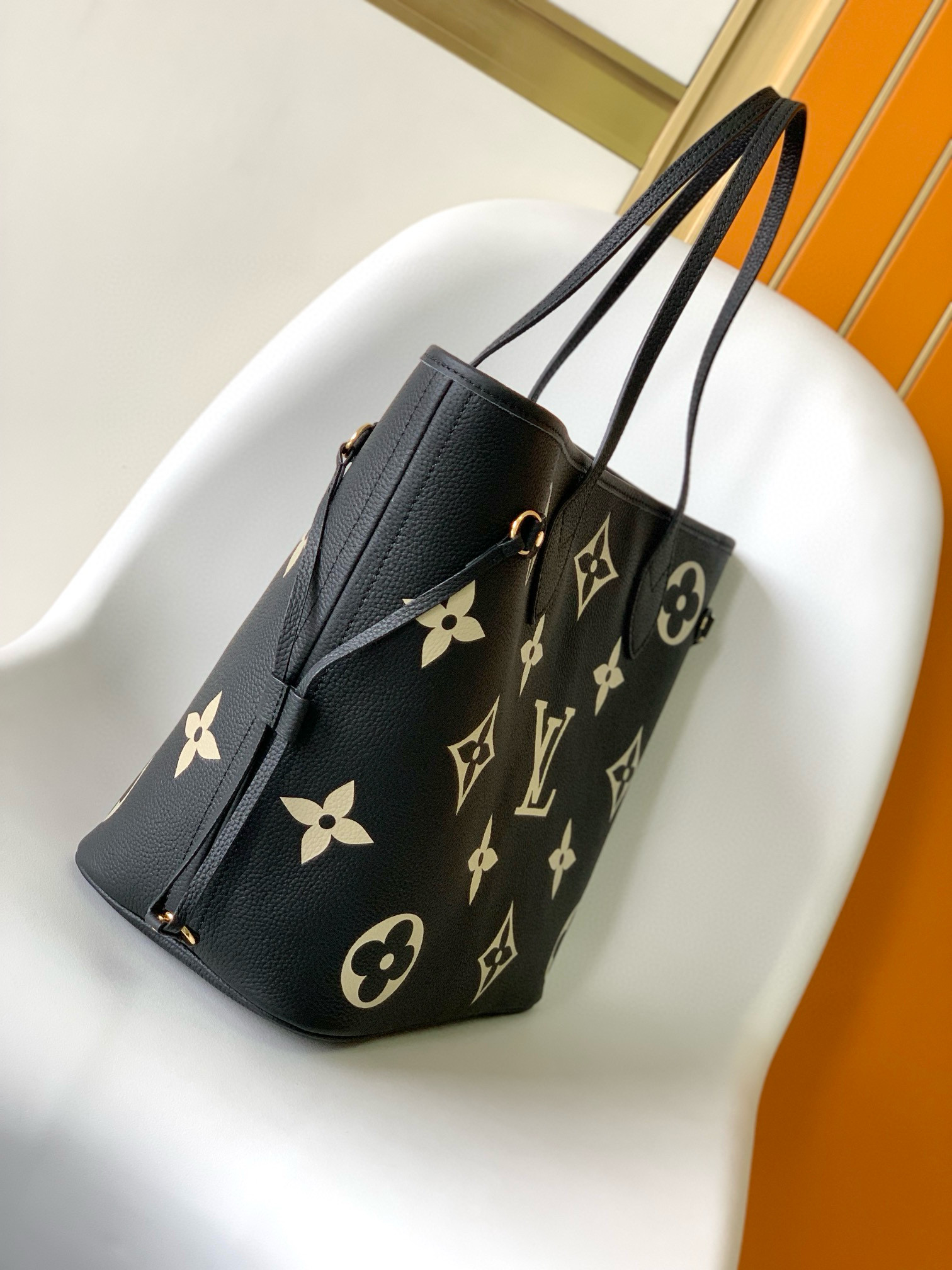 Louis Vuitton Neverfull MM Bag Black / Beige with Gold Hardware