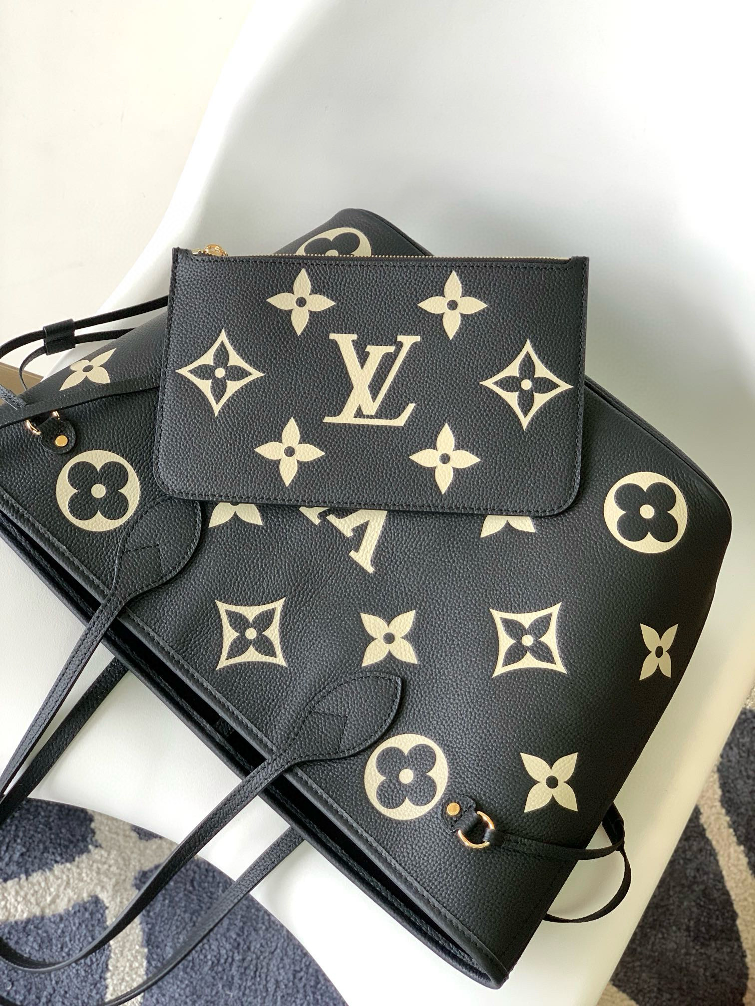 Louis Vuitton Neverfull MM Bag Black / Beige with Gold Hardware