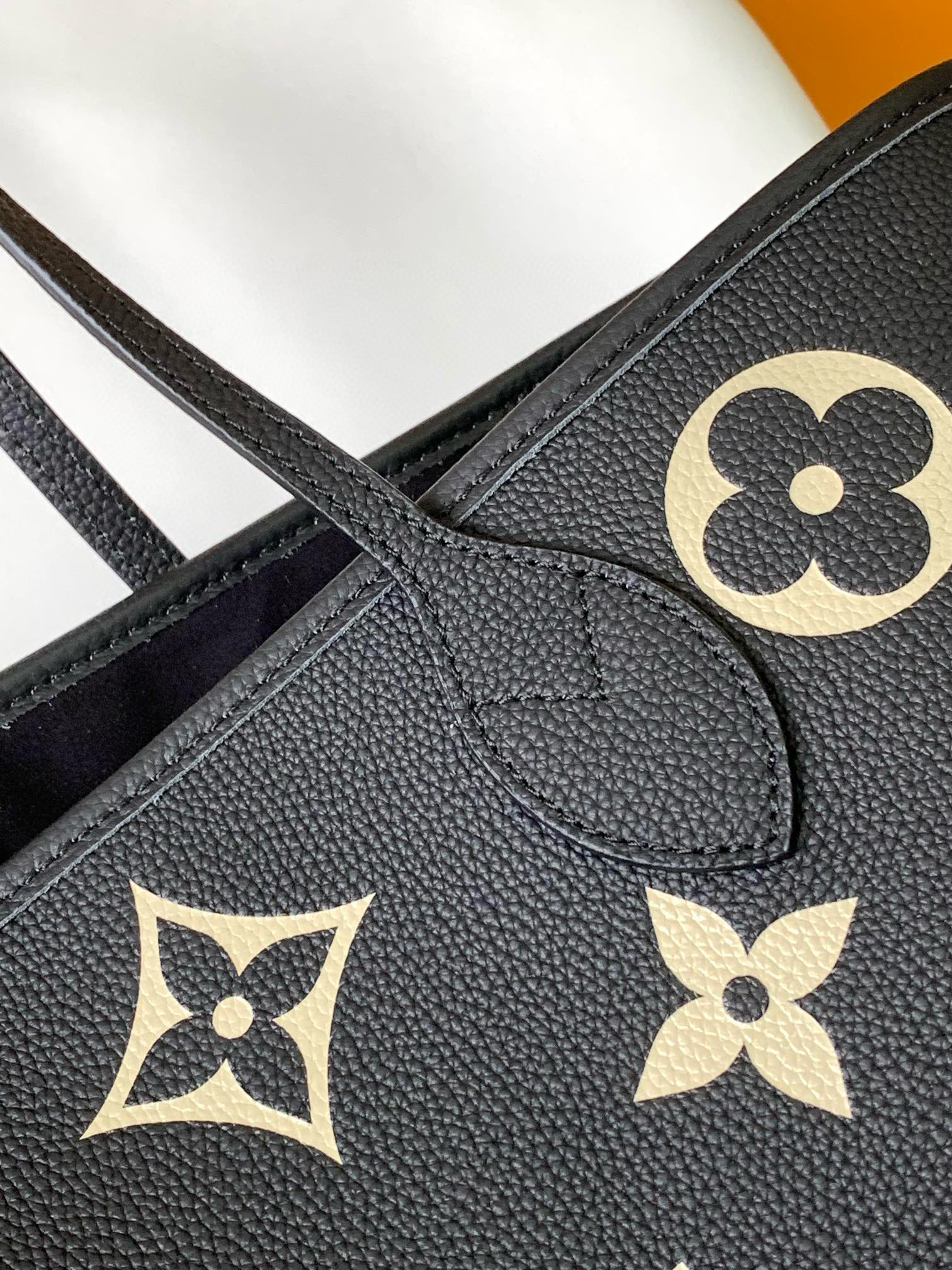 Louis Vuitton Neverfull MM Bag Black / Beige with Gold Hardware