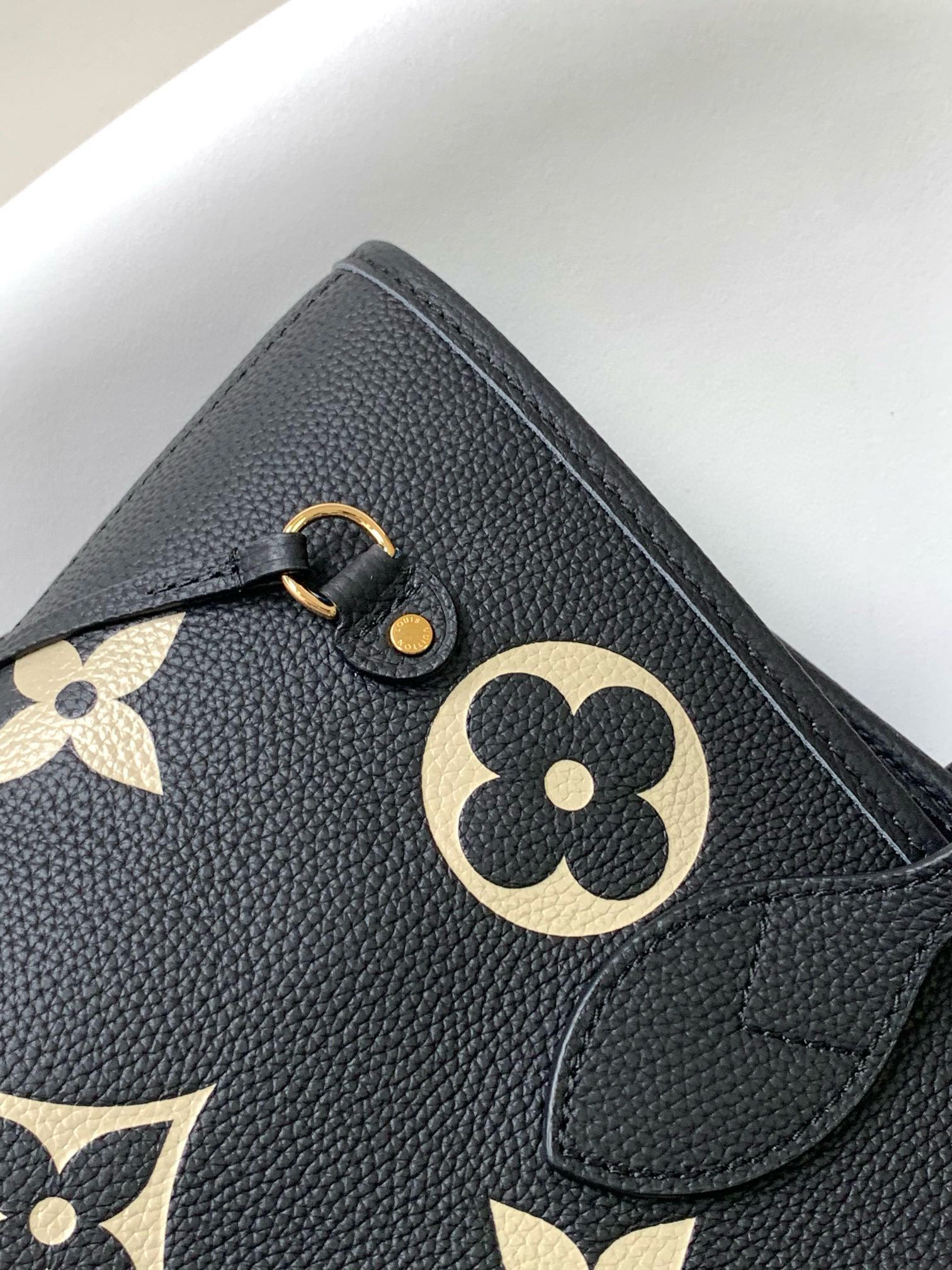 Louis Vuitton Neverfull MM Bag Black / Beige with Gold Hardware