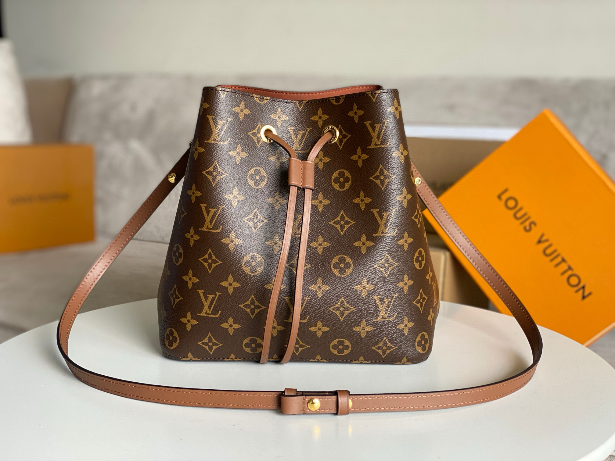 Louis Vuitton NéoNoé MM Bag Monogram Caramel Brown with Gold Hardware