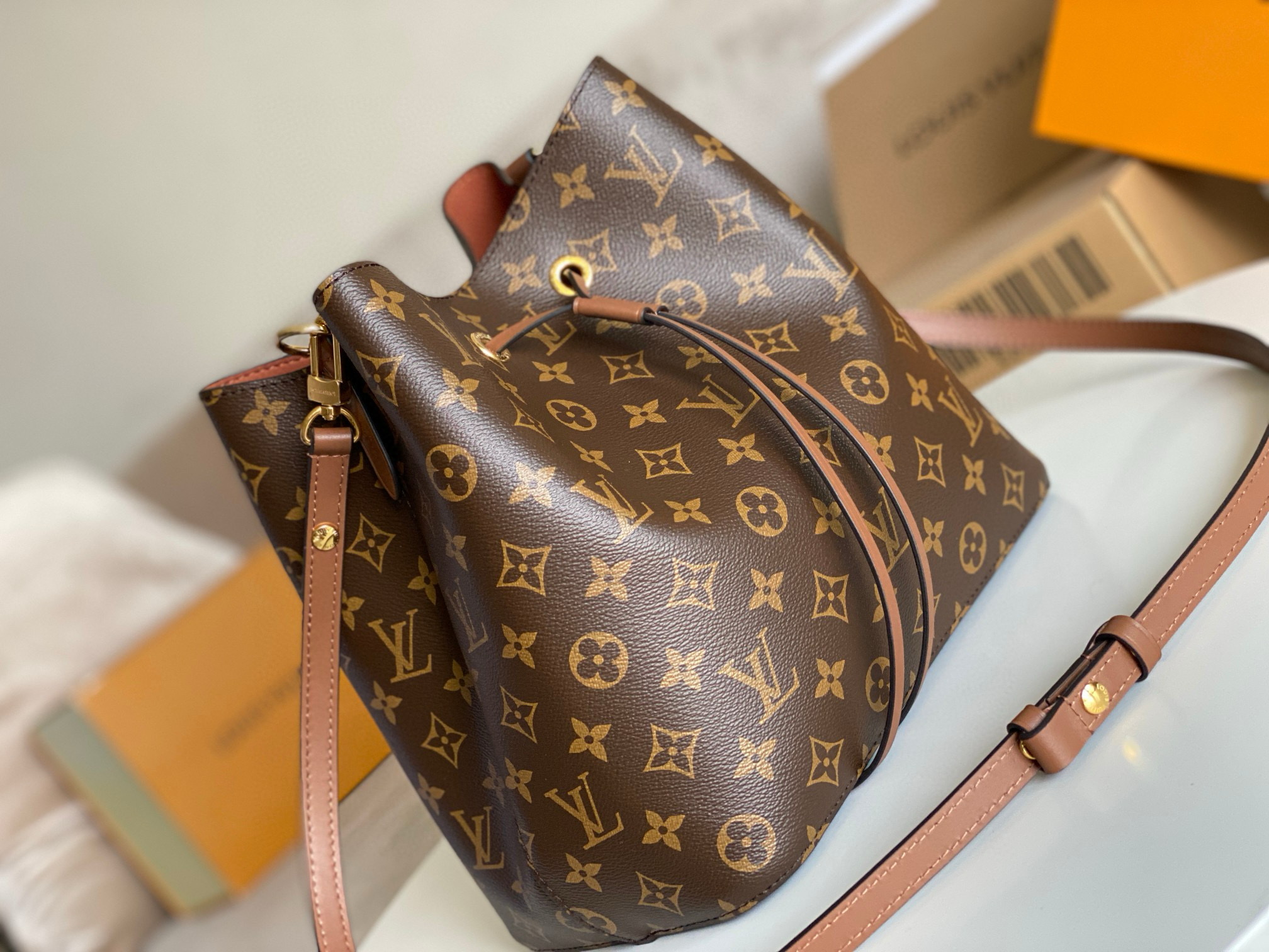 Louis Vuitton NéoNoé MM Bag Monogram Caramel Brown with Gold Hardware