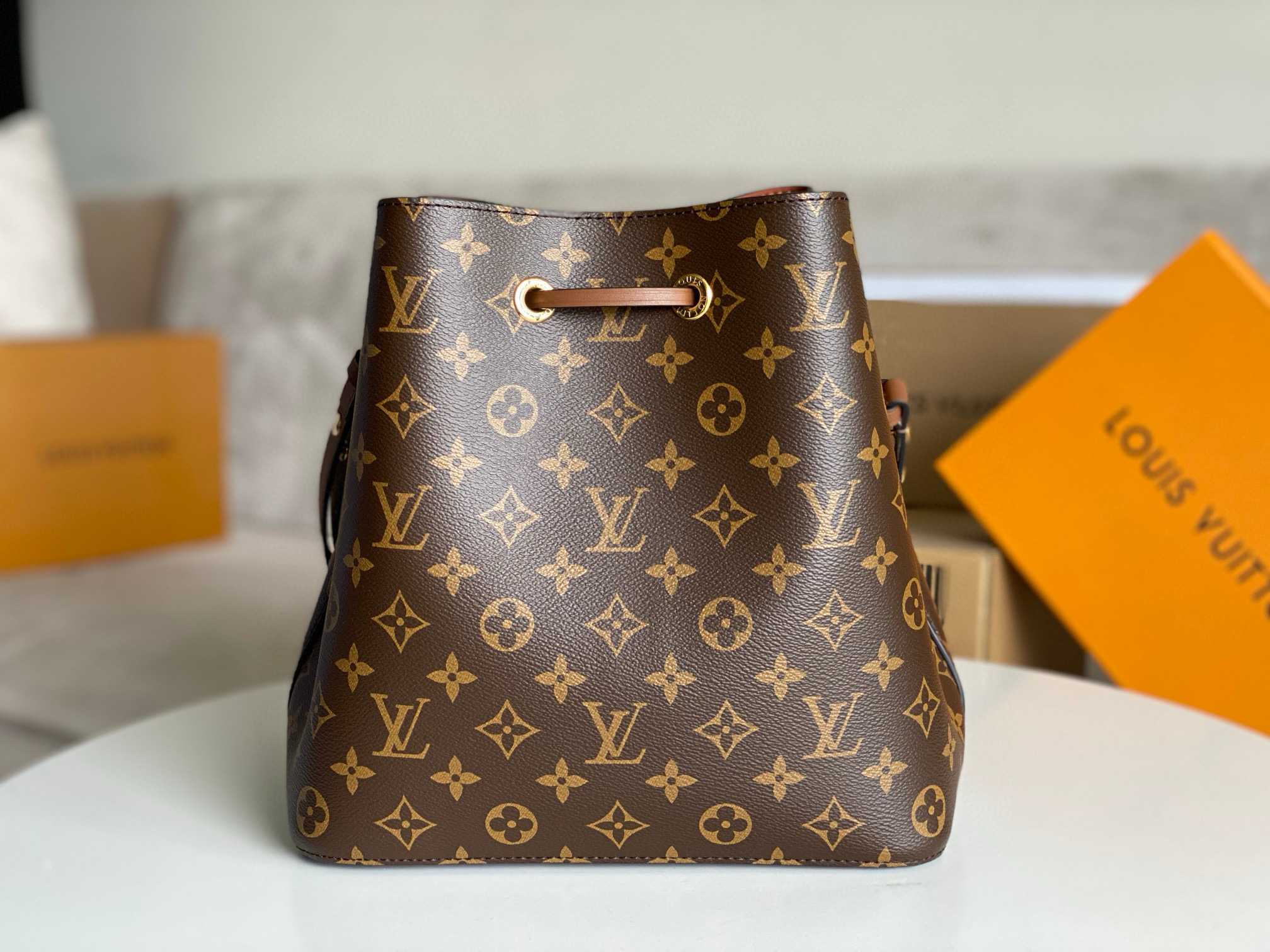 Louis Vuitton NéoNoé MM Bag Monogram Caramel Brown with Gold Hardware