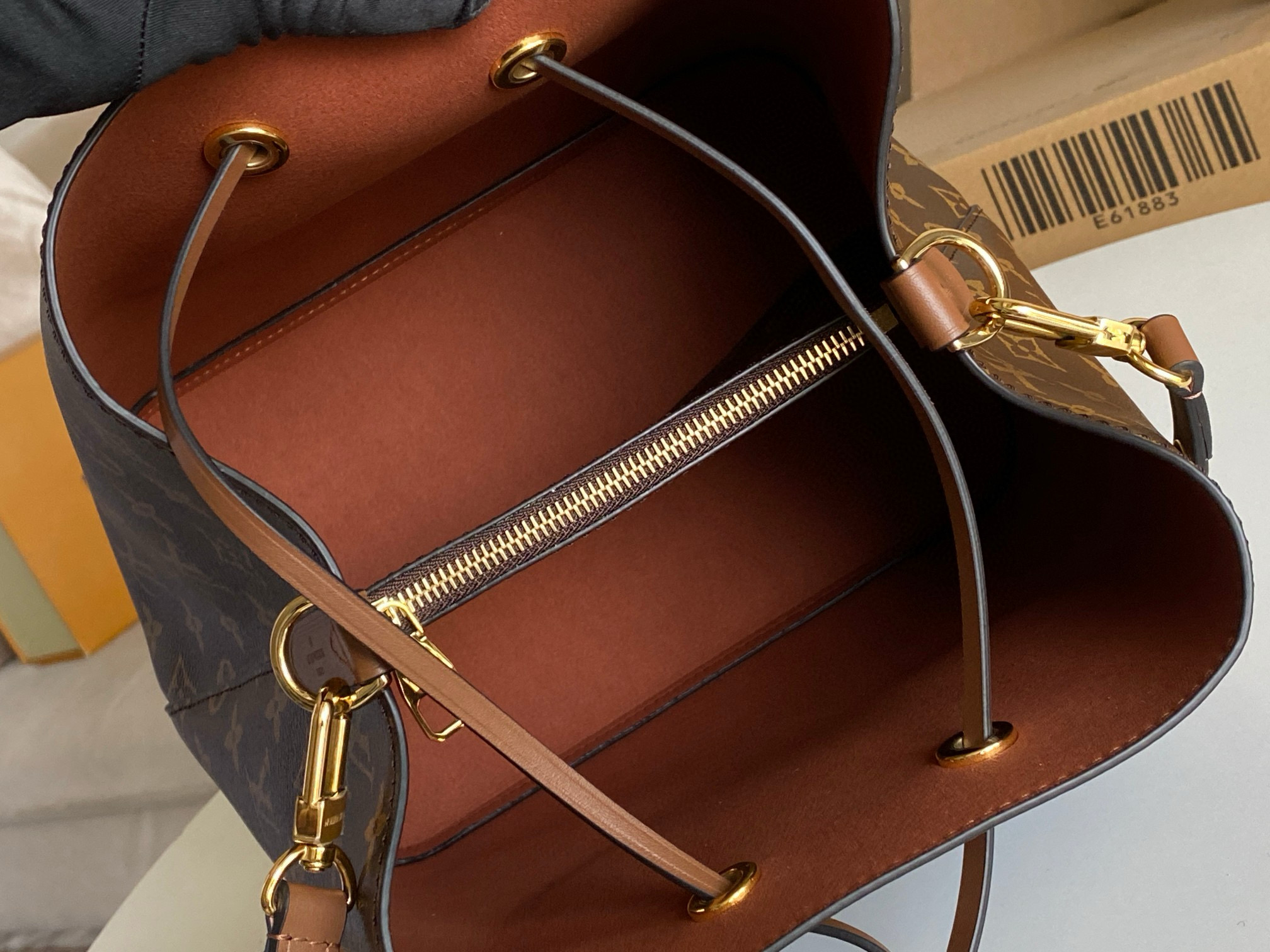 Louis Vuitton NéoNoé MM Bag Monogram Caramel Brown with Gold Hardware