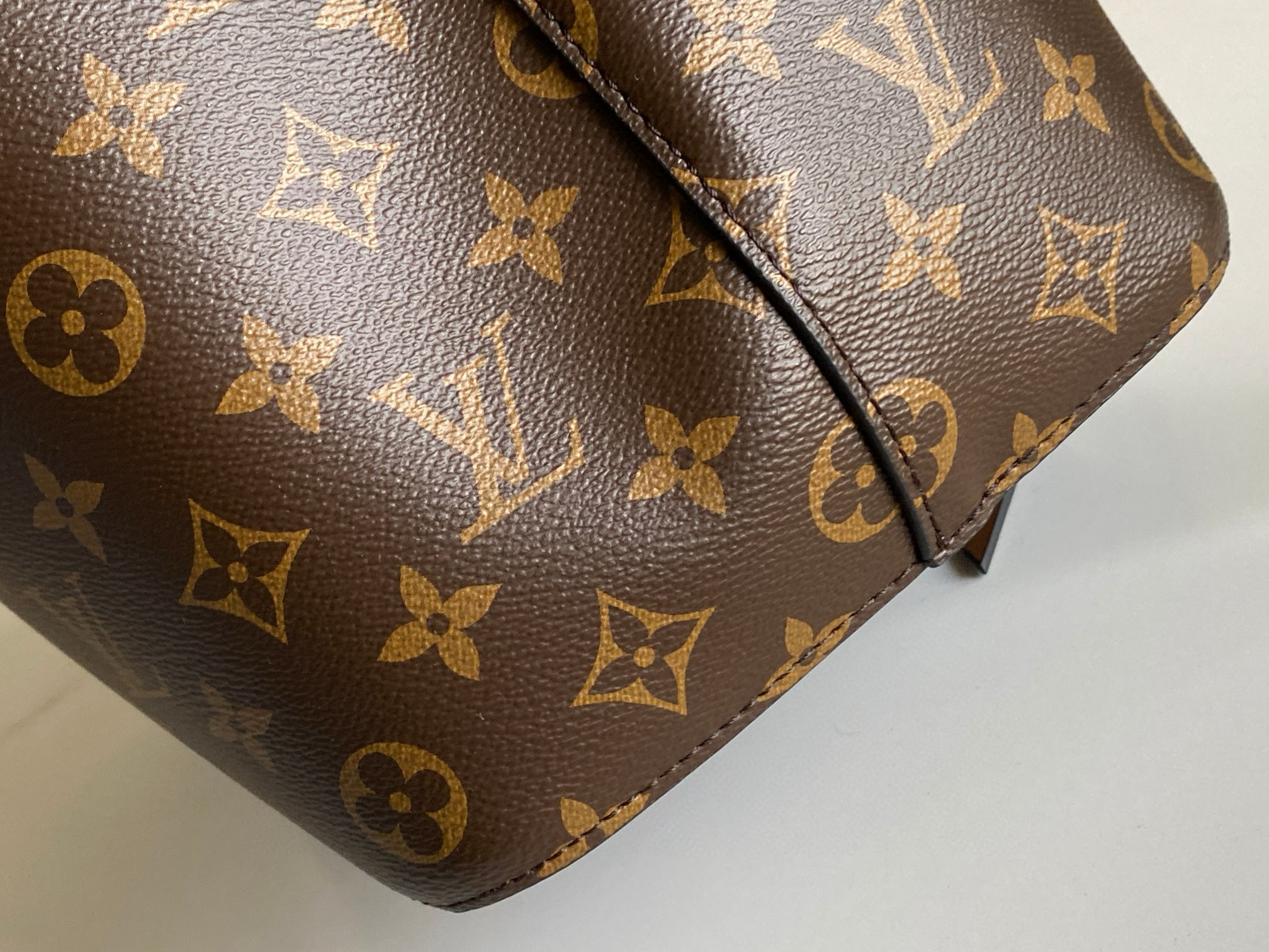 Louis Vuitton NéoNoé MM Bag Monogram Caramel Brown with Gold Hardware