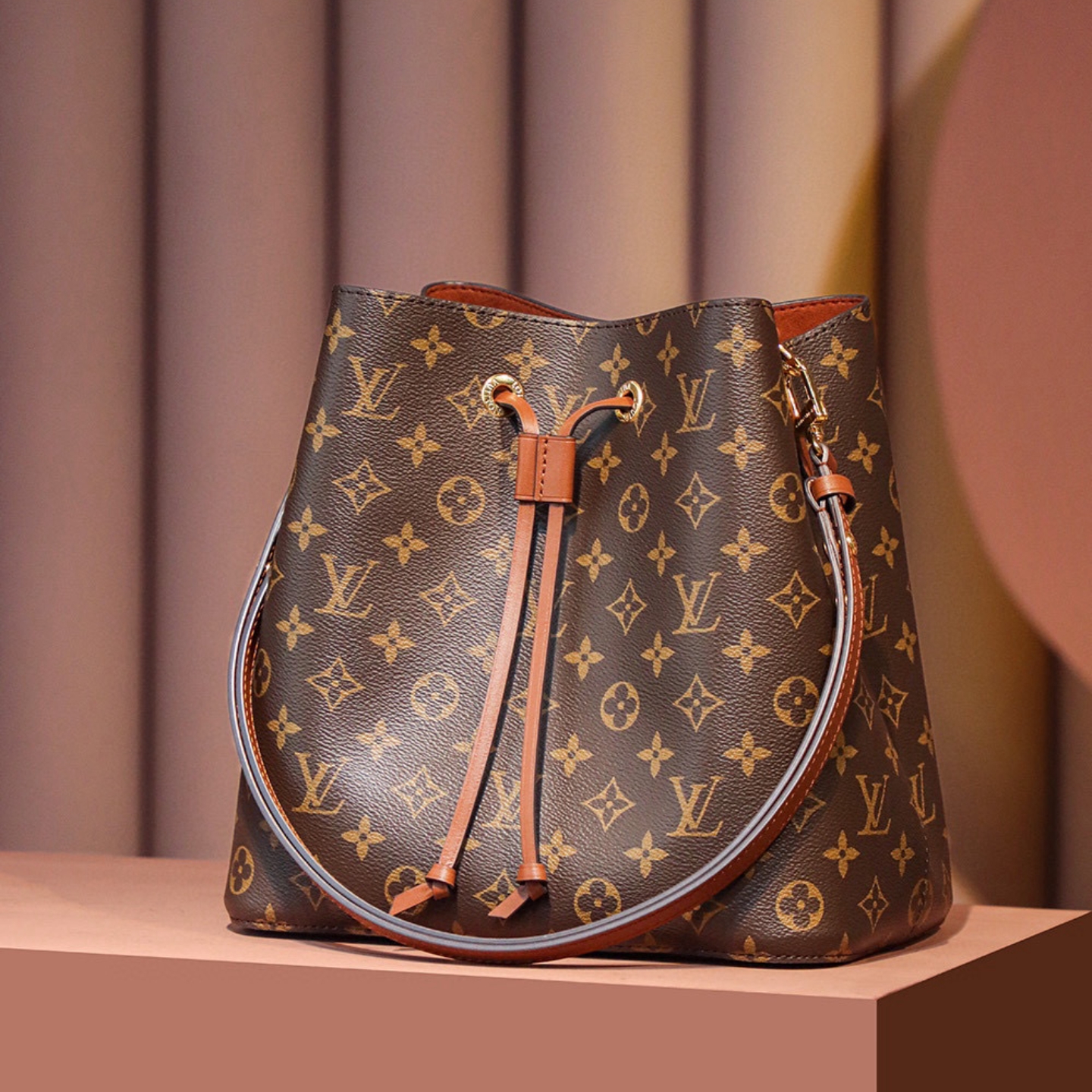 Louis Vuitton NéoNoé MM Bag Monogram Caramel Brown with Gold Hardware