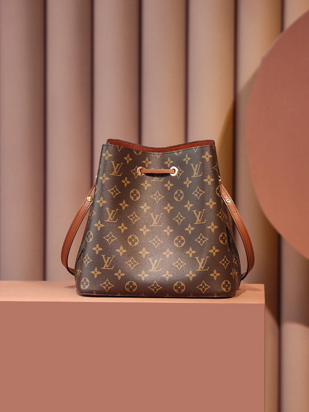 Louis Vuitton NéoNoé MM Bag Monogram Caramel Brown with Gold Hardware