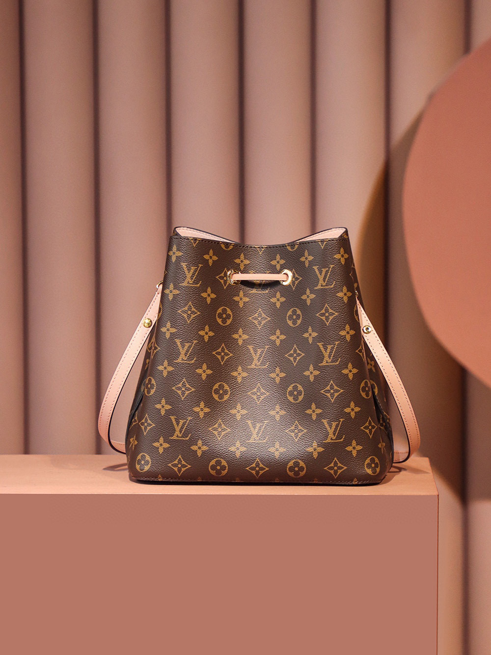 Louis Vuitton NéoNoé MM Bag Monogram Pink with Gold Hardware