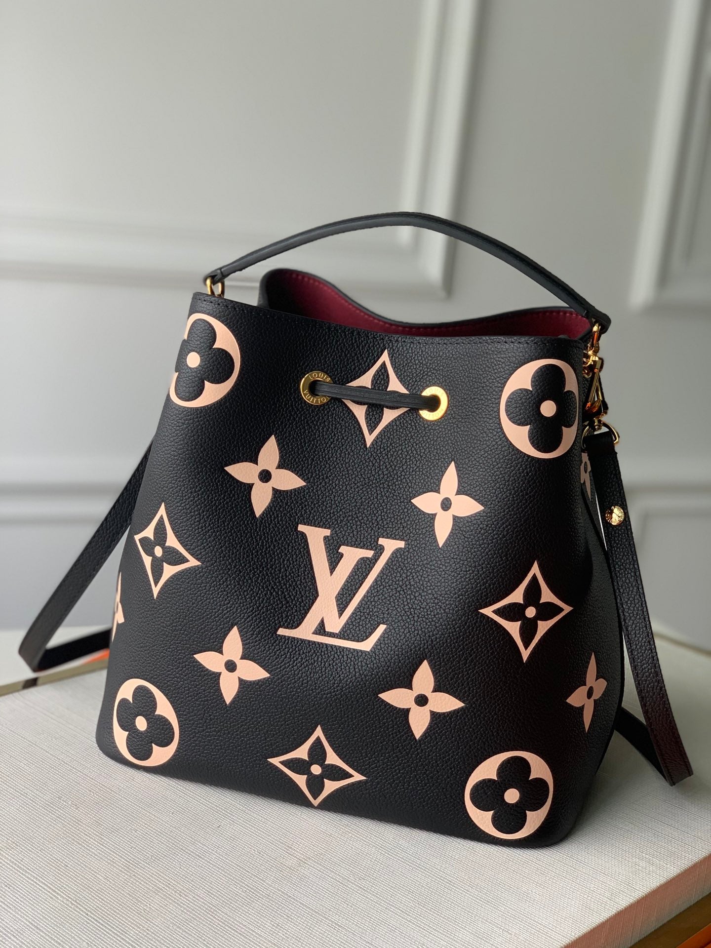 Louis Vuitton NéoNoé MM Bag Black/Beige with Gold Hardware