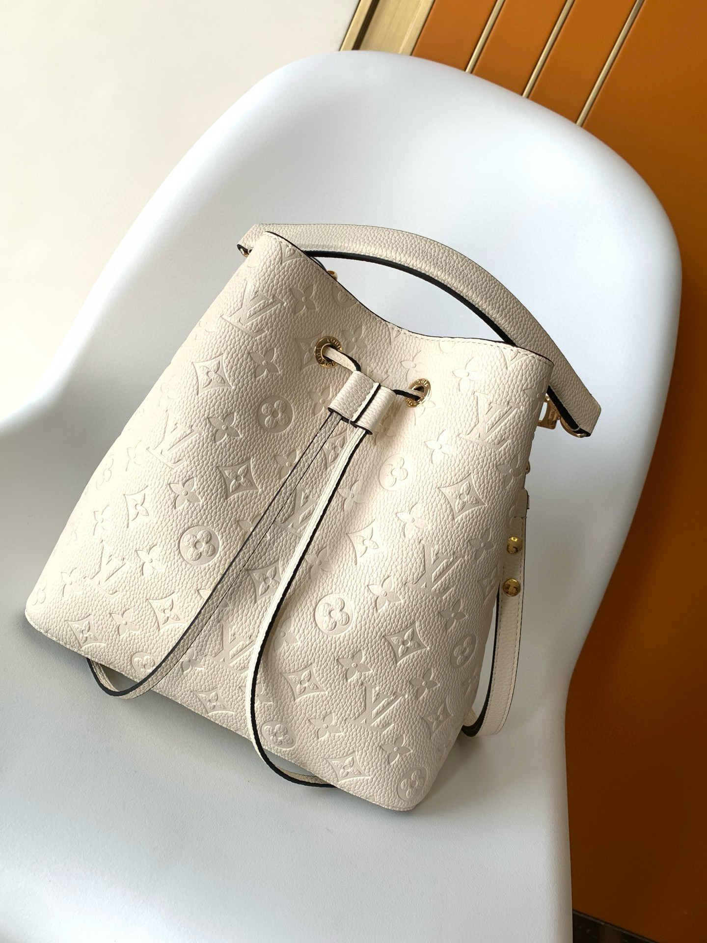 Louis Vuitton NéoNoé MM Bag Cream with Gold Hardware