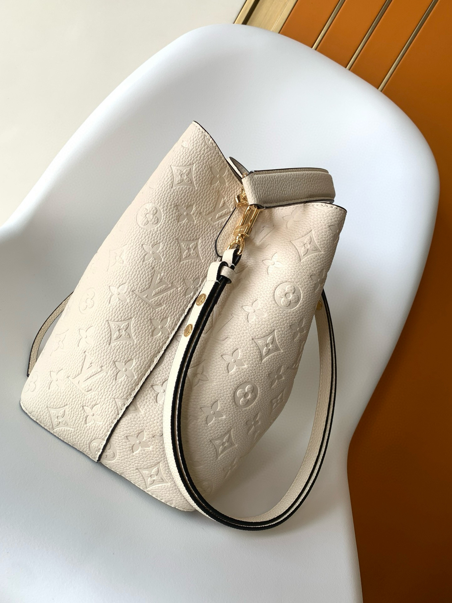 Louis Vuitton NéoNoé MM Bag Cream with Gold Hardware