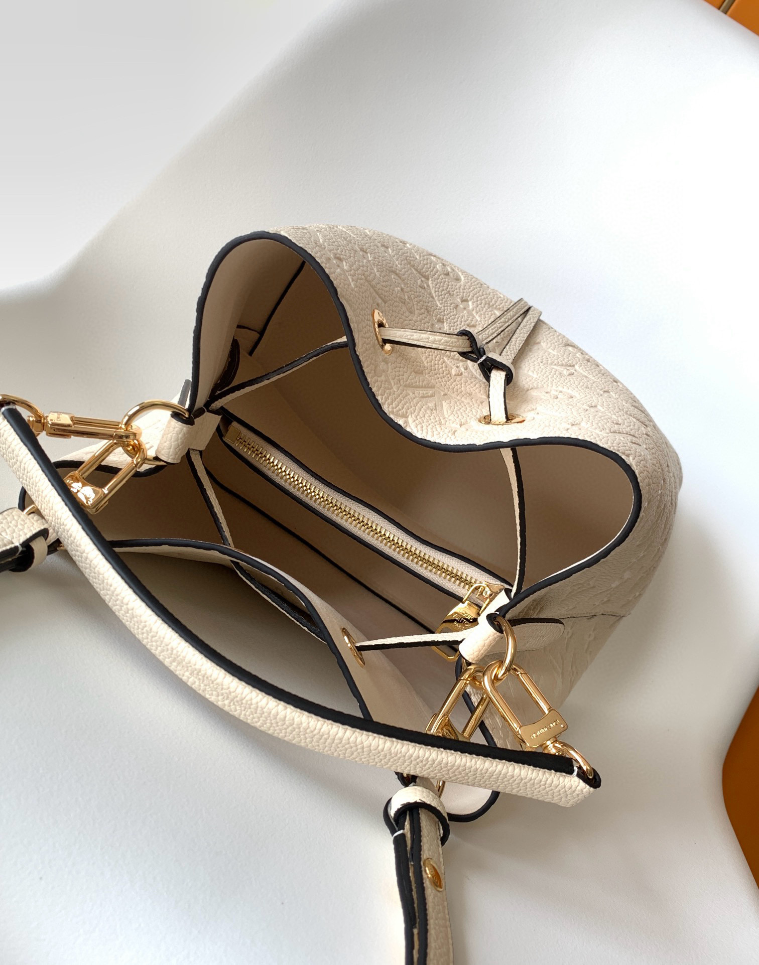 Louis Vuitton NéoNoé MM Bag Cream with Gold Hardware