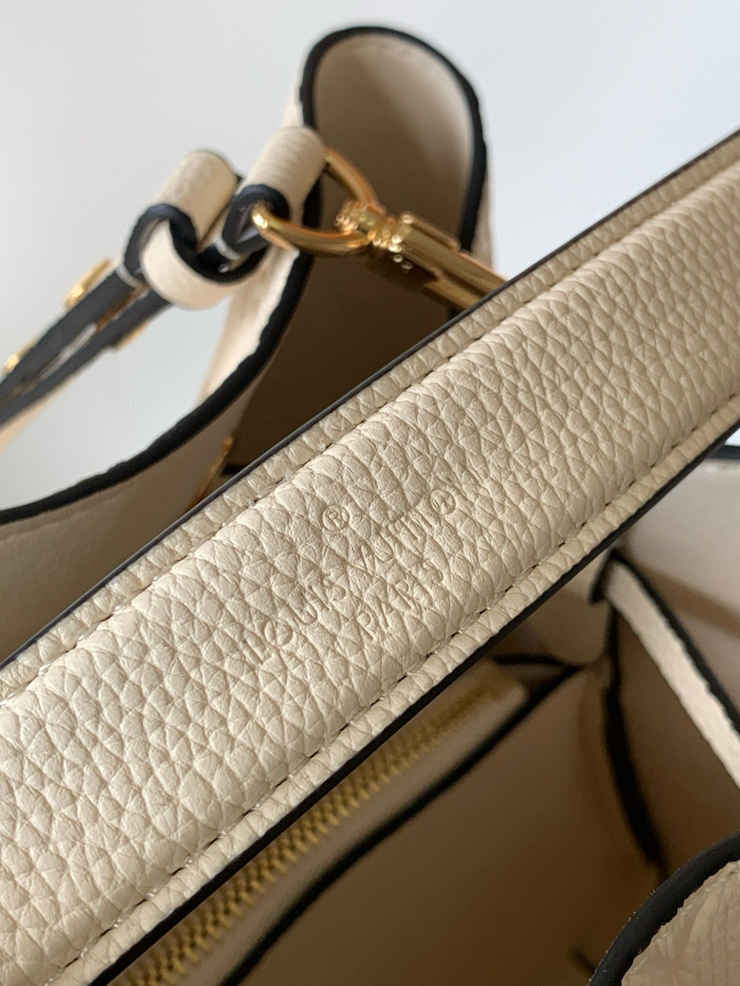 Louis Vuitton NéoNoé MM Bag Cream with Gold Hardware