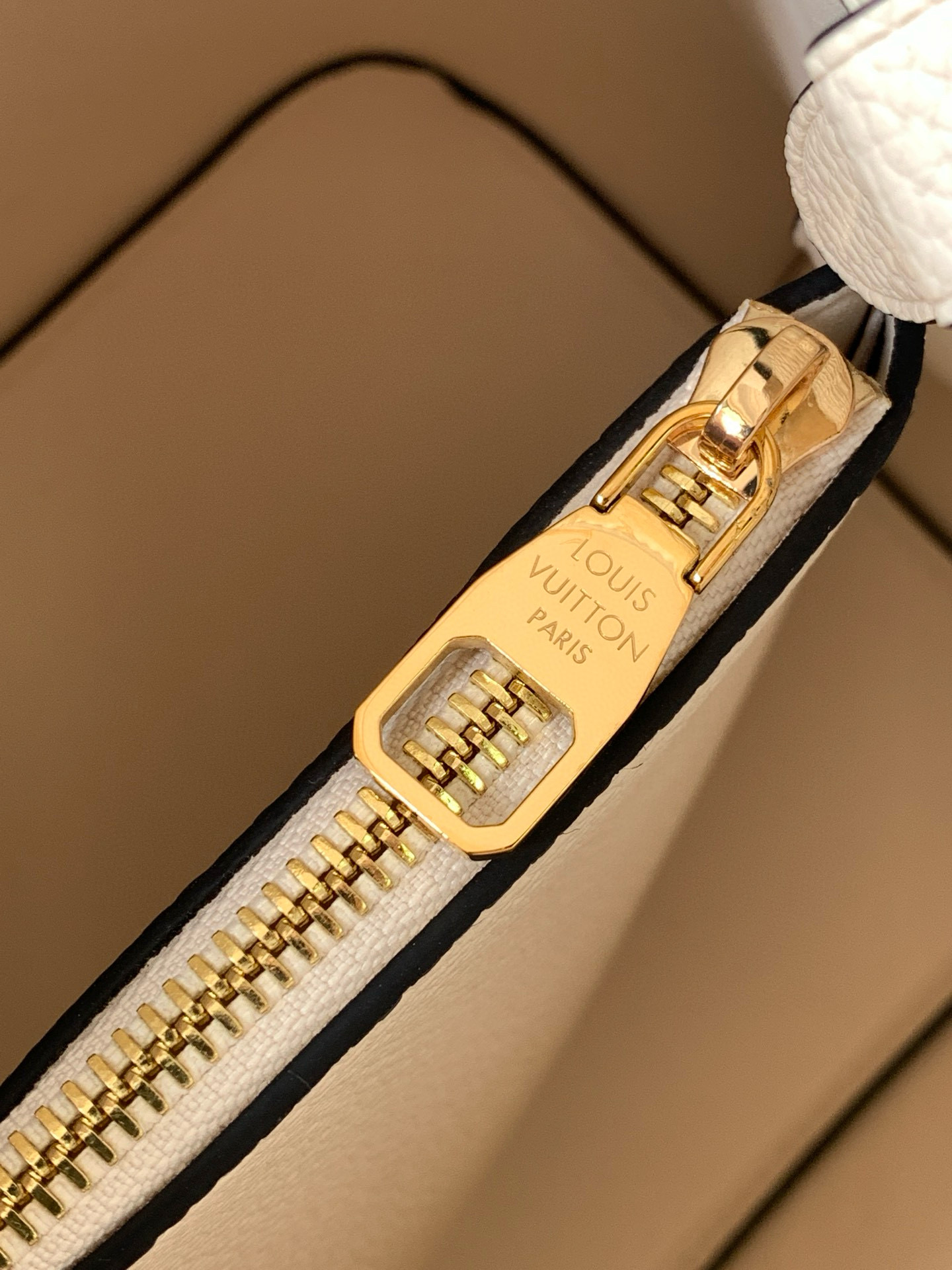 Louis Vuitton NéoNoé MM Bag Cream with Gold Hardware