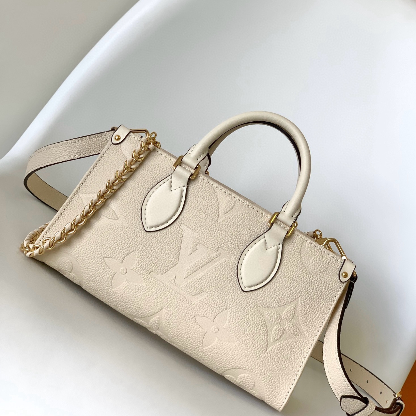 Louis Vuitton OnTheGo _East West Bag Cream with Gold Hardware