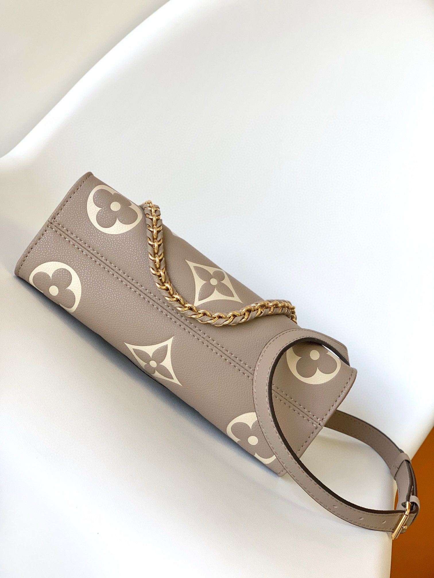 Louis Vuitton OnTheGo _East West Bag Dove/Cream with Gold Hardware