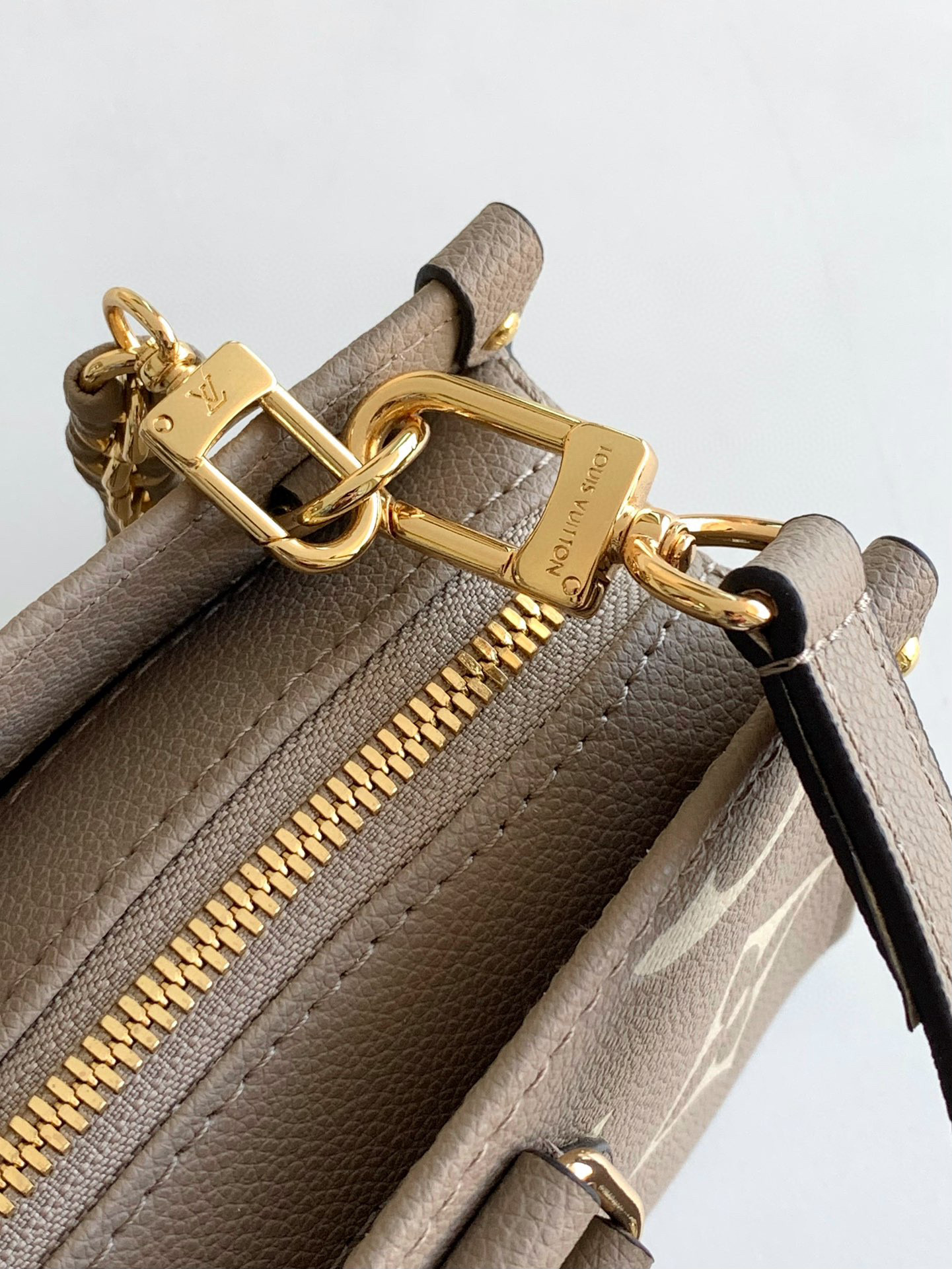 Louis Vuitton OnTheGo _East West Bag Dove/Cream with Gold Hardware