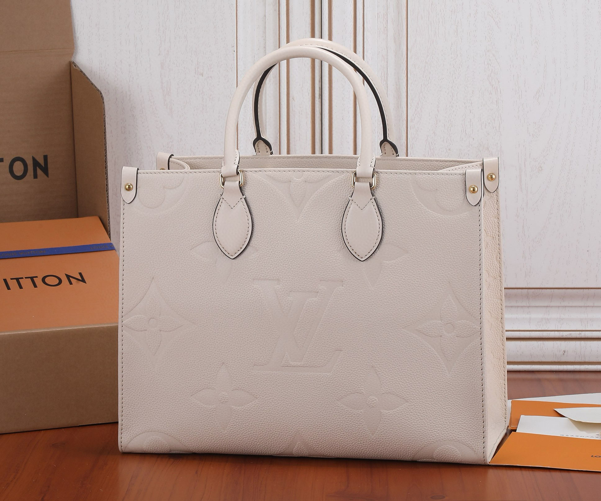 Louis Vuitton OnTheGo MM Bag Crème Beige with Gold Hardware