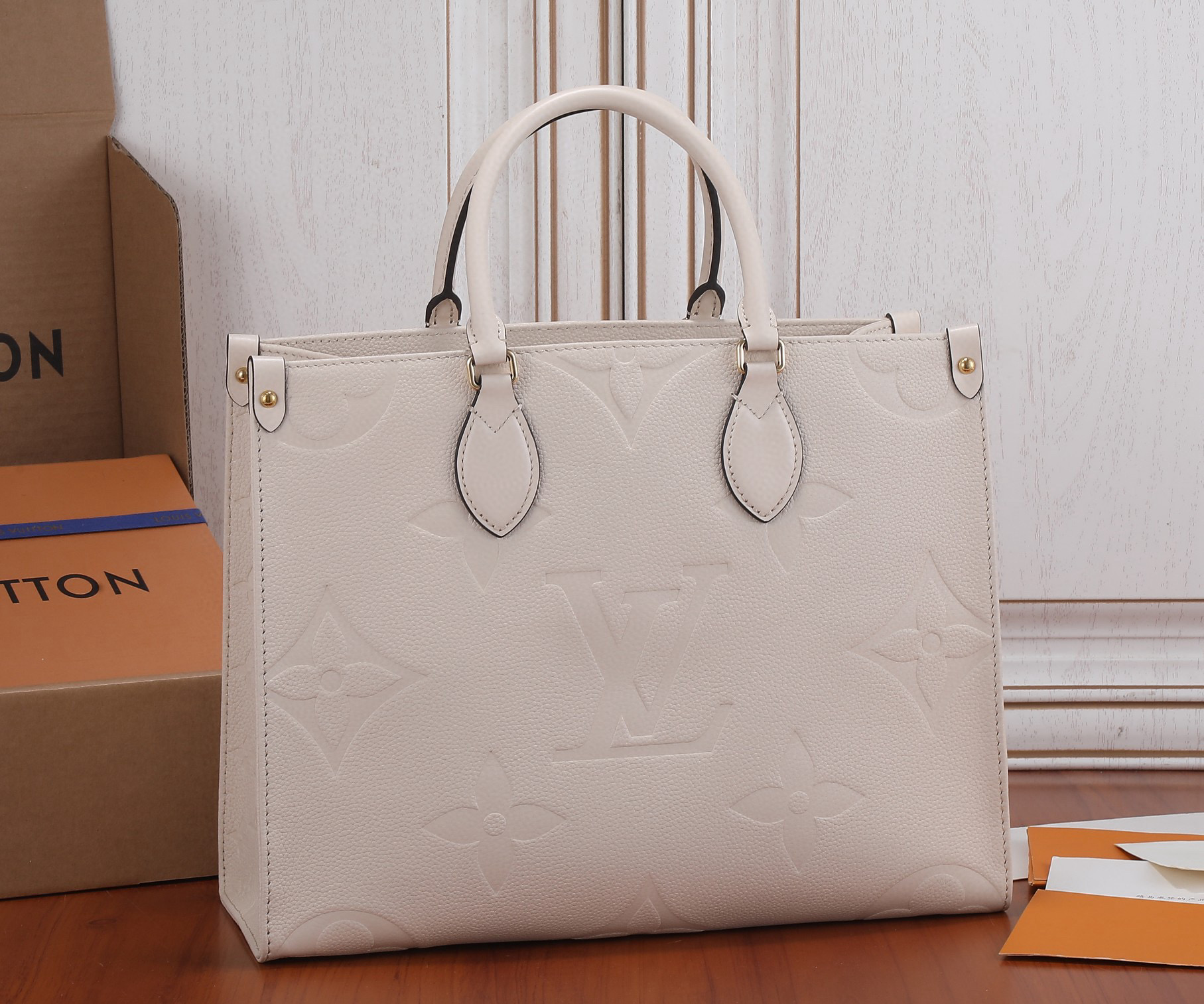 Louis Vuitton OnTheGo MM Bag Crème Beige with Gold Hardware