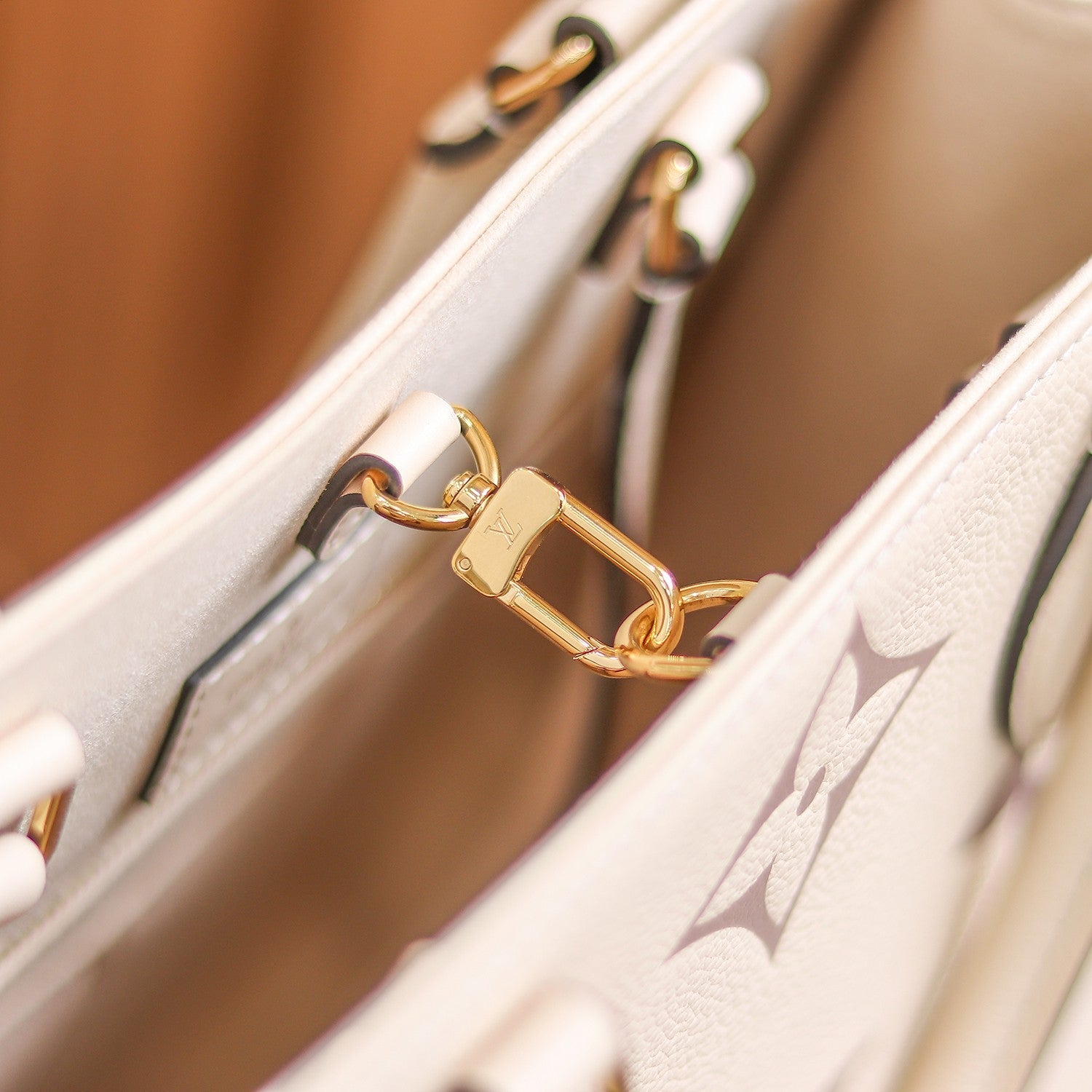 Louis Vuitton OnTheGo MM Bag Creme/Rose Pink with Gold Hardware