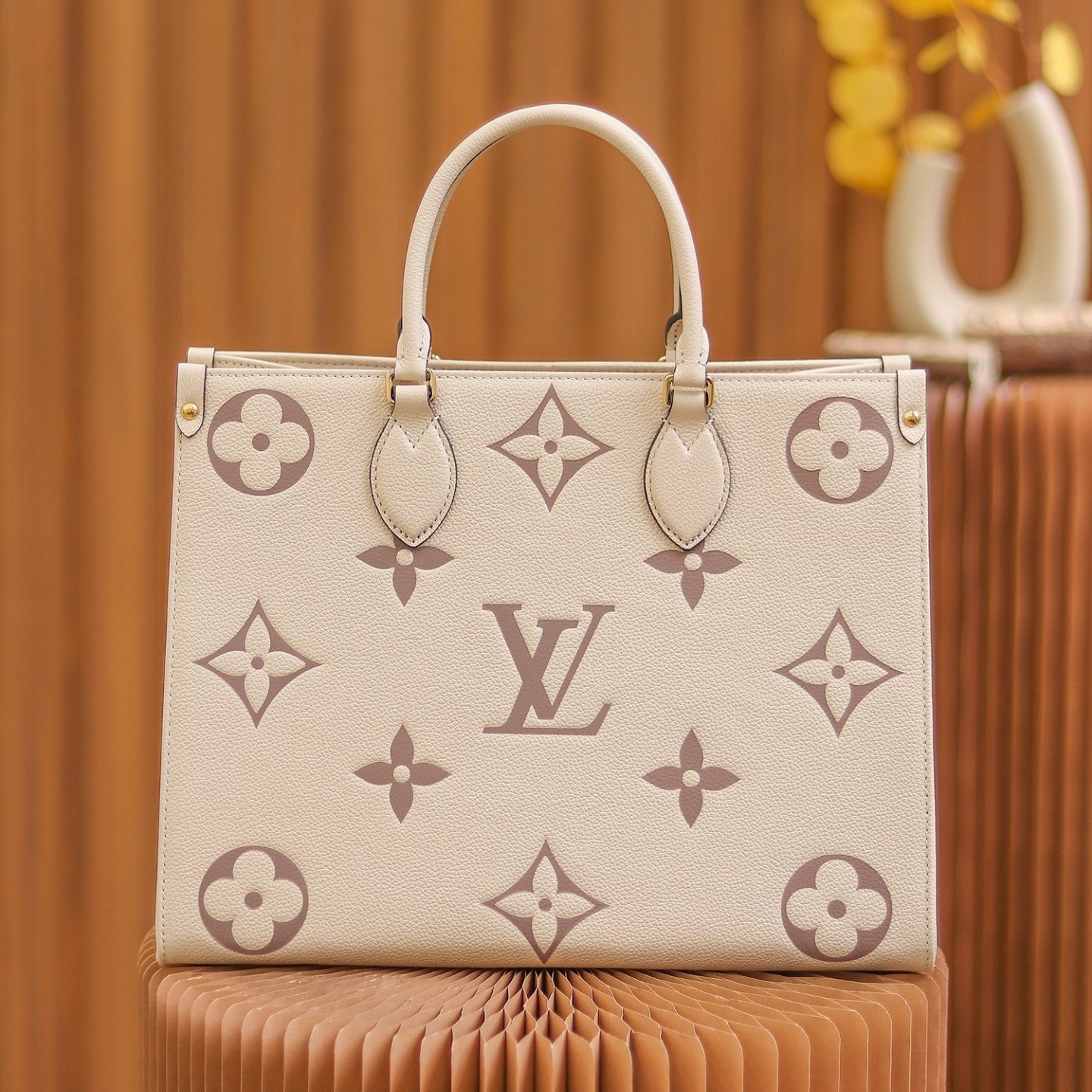 Louis Vuitton OnTheGo MM Bag Creme/Rose Pink with Gold Hardware