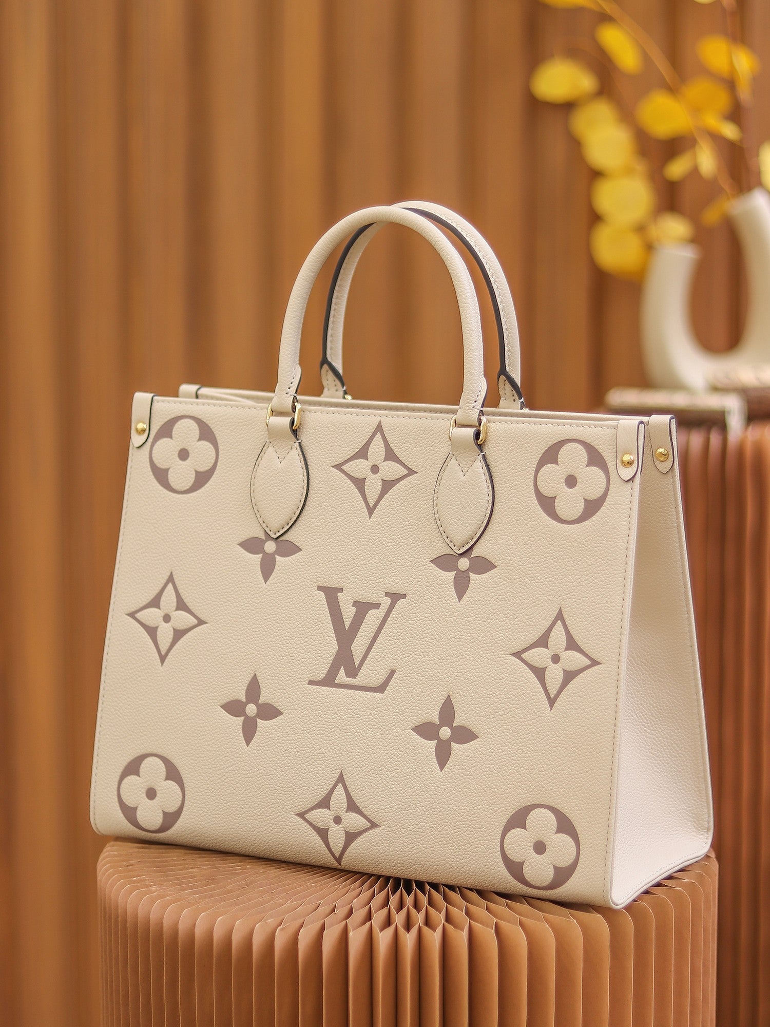 Louis Vuitton OnTheGo MM Bag Creme/Rose Pink with Gold Hardware