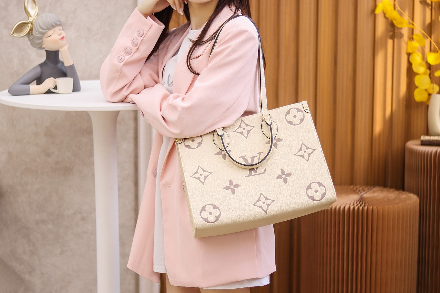 Louis Vuitton OnTheGo MM Bag Creme/Rose Pink with Gold Hardware