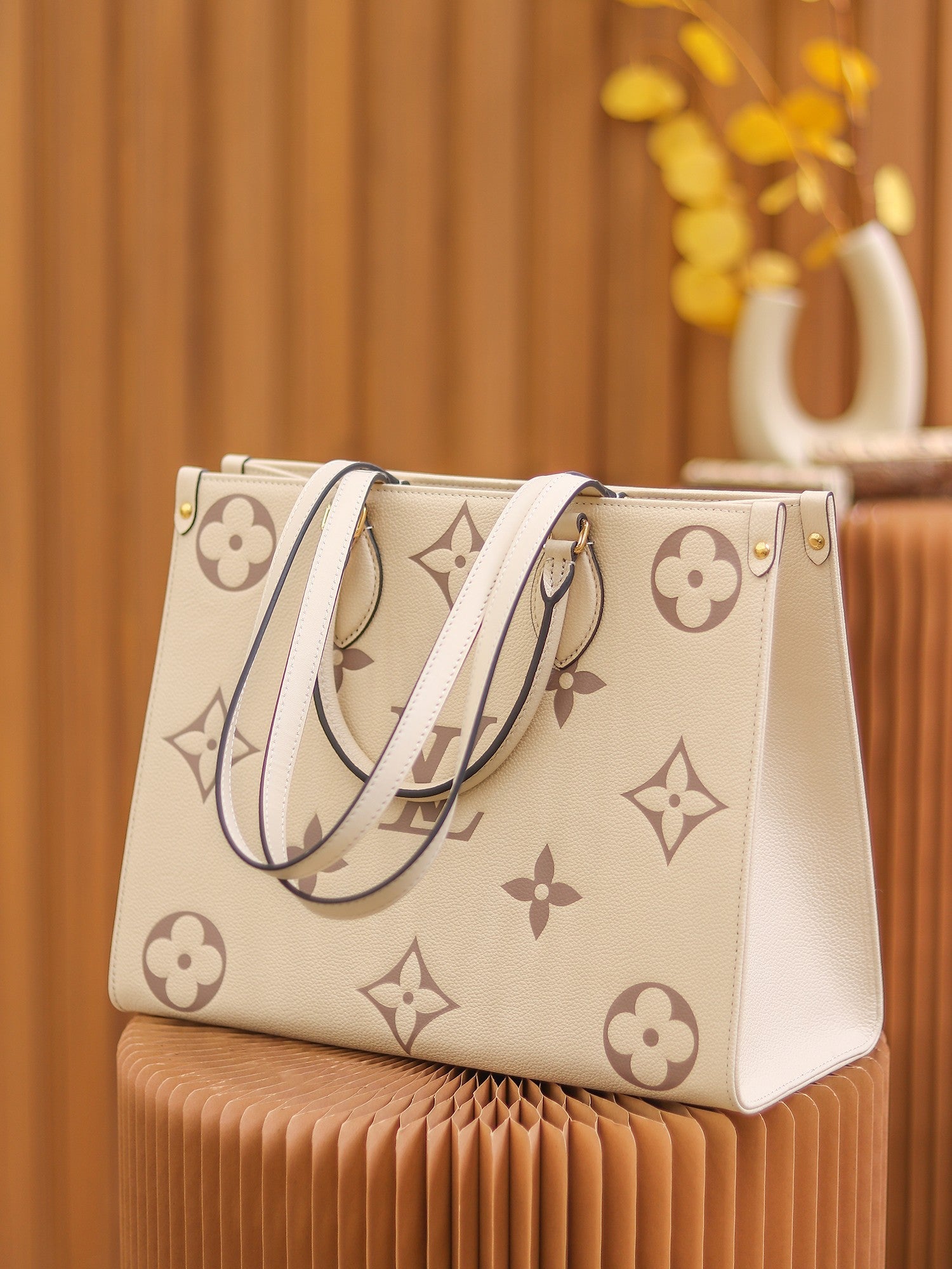 Louis Vuitton OnTheGo MM Bag Creme/Rose Pink with Gold Hardware