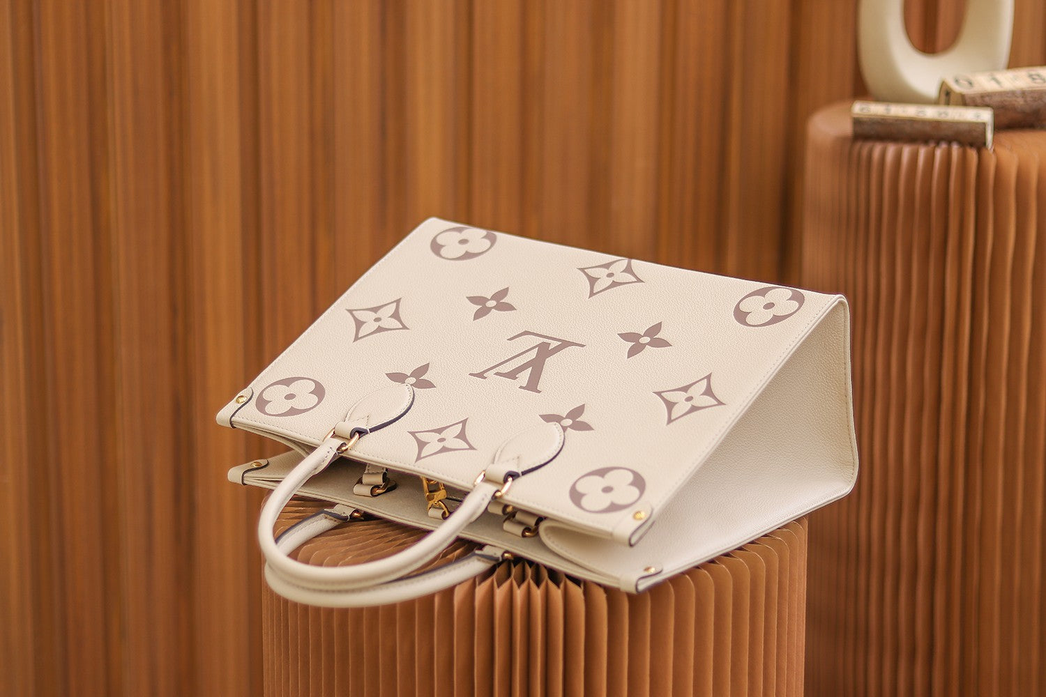 Louis Vuitton OnTheGo MM Bag Creme/Rose Pink with Gold Hardware