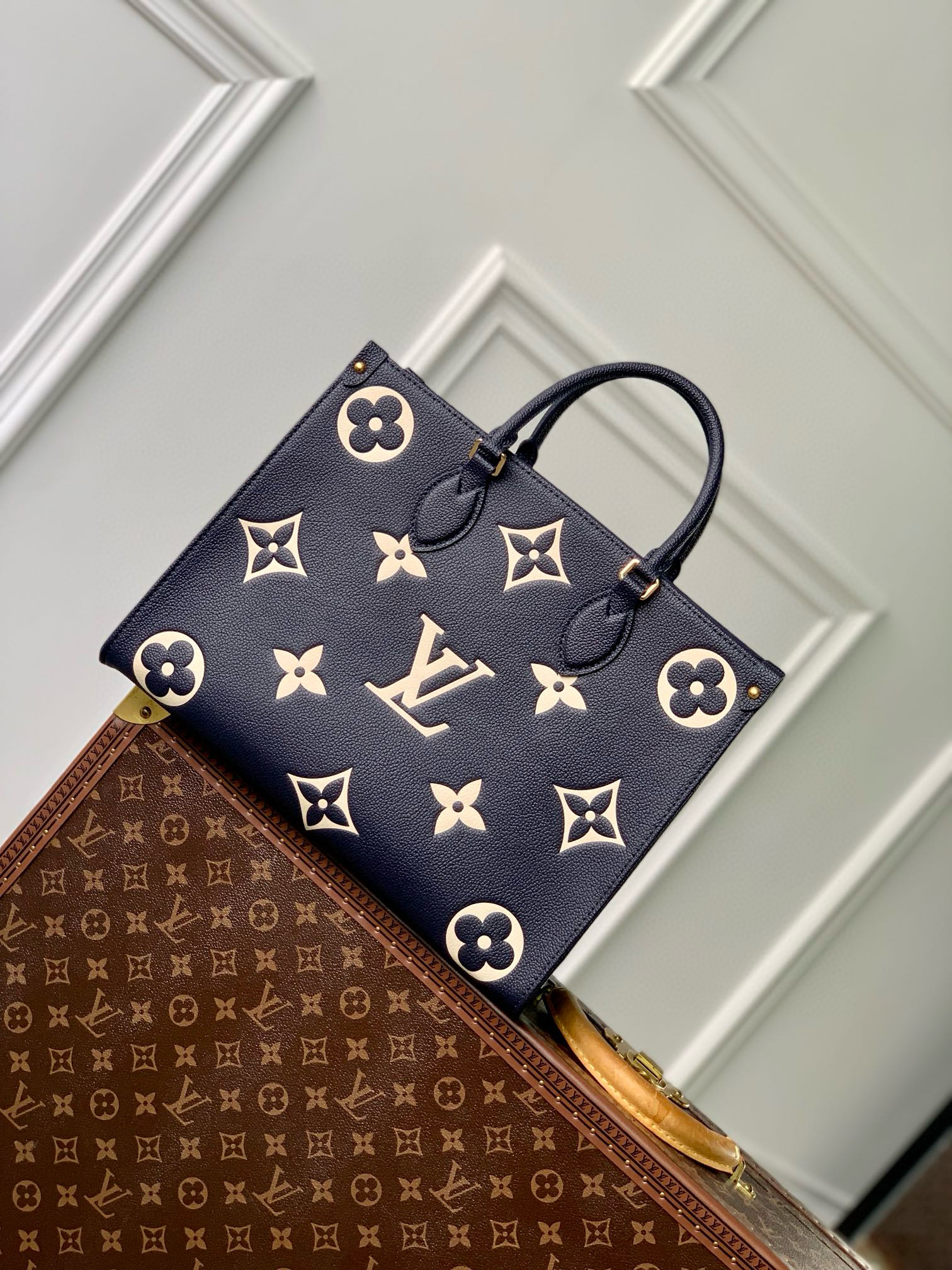 Louis Vuitton OnTheGo MM Bag Navy Blue/Cream with Gold Hardware