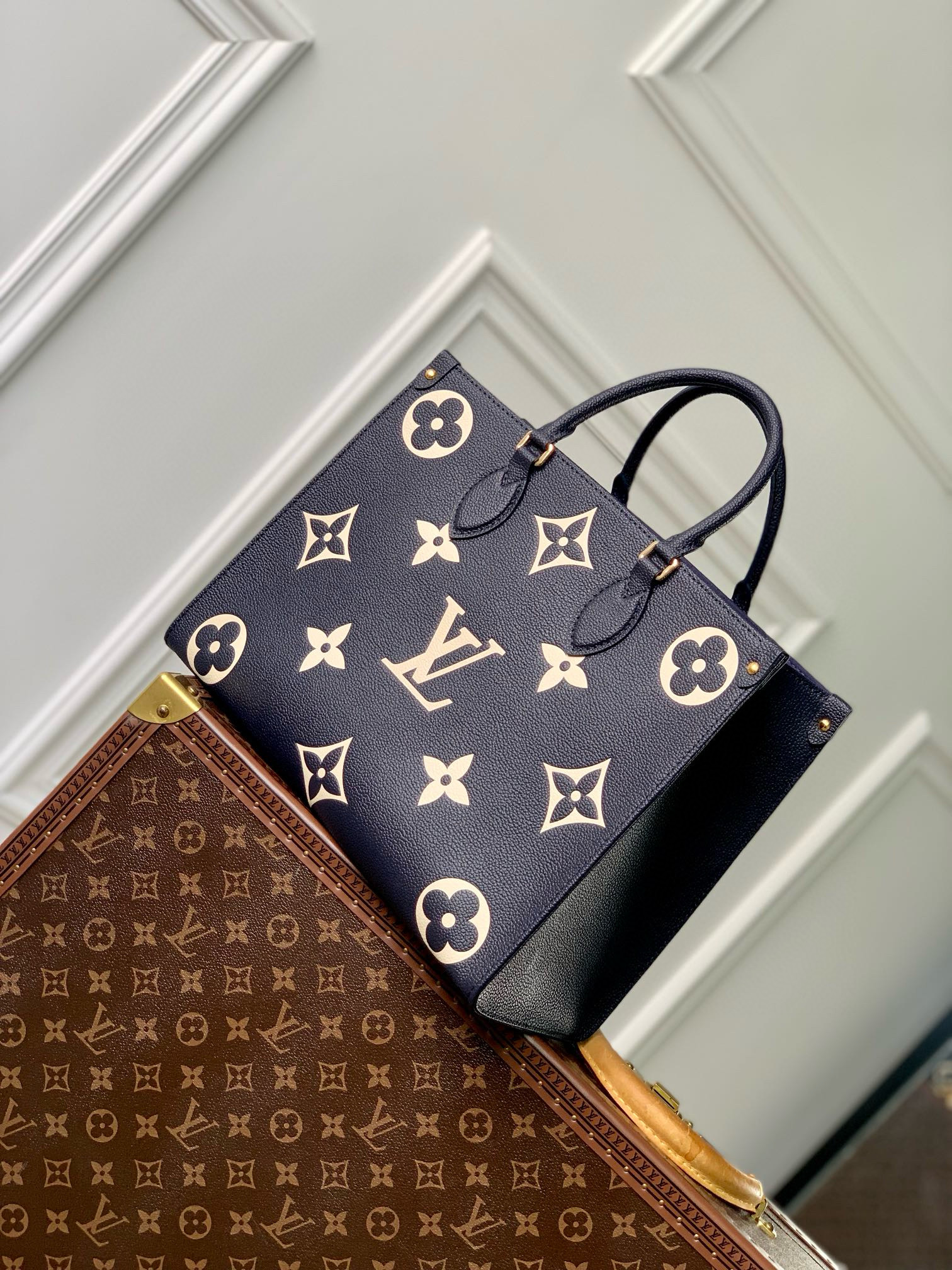 Louis Vuitton OnTheGo MM Bag Navy Blue/Cream with Gold Hardware