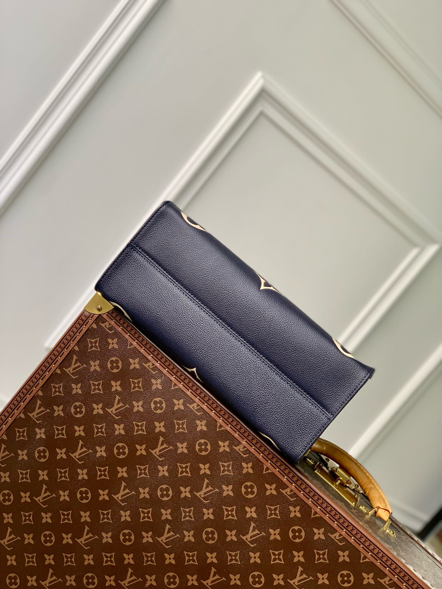 Louis Vuitton OnTheGo MM Bag Navy Blue/Cream with Gold Hardware