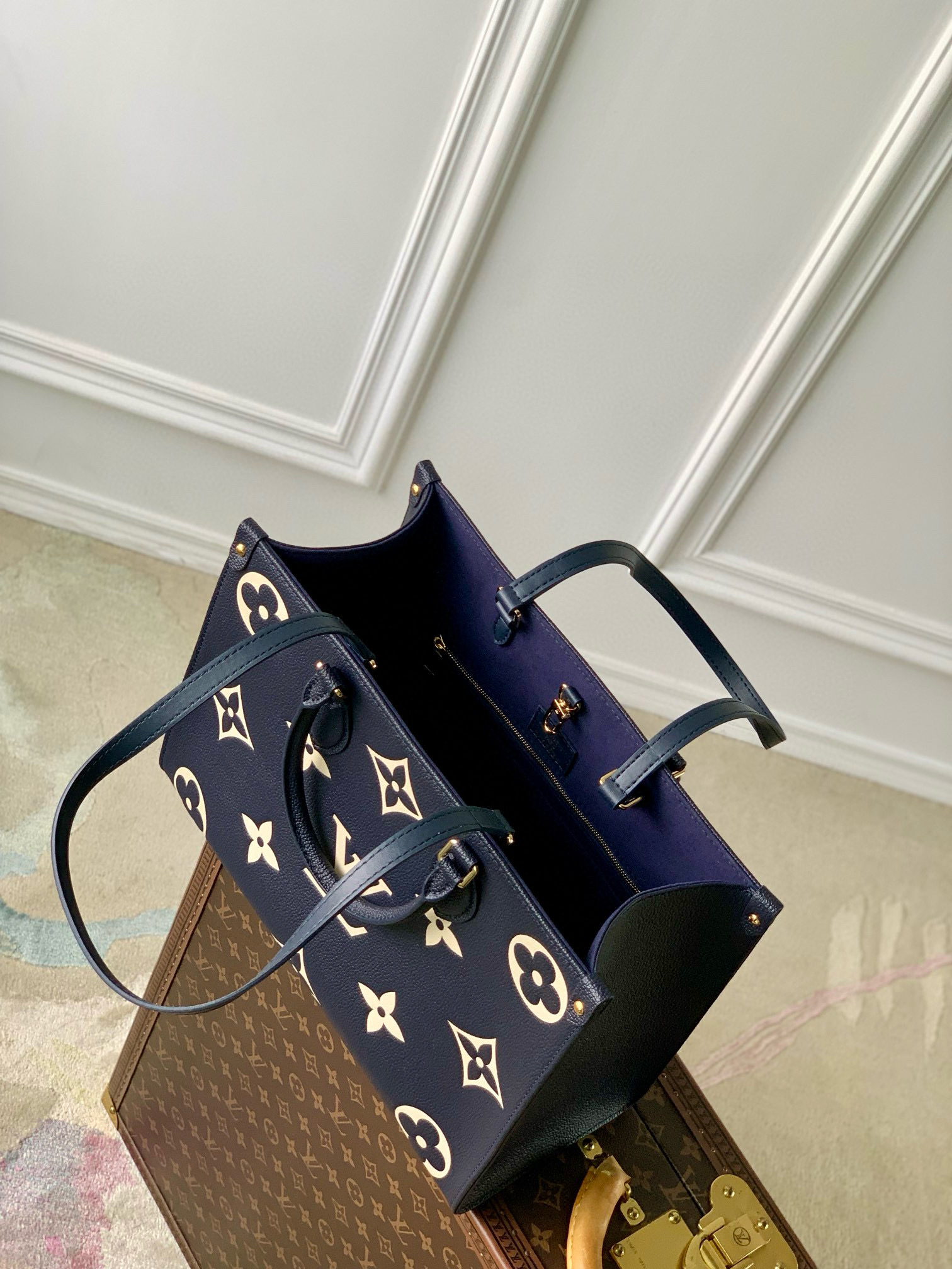 Louis Vuitton OnTheGo MM Bag Navy Blue/Cream with Gold Hardware