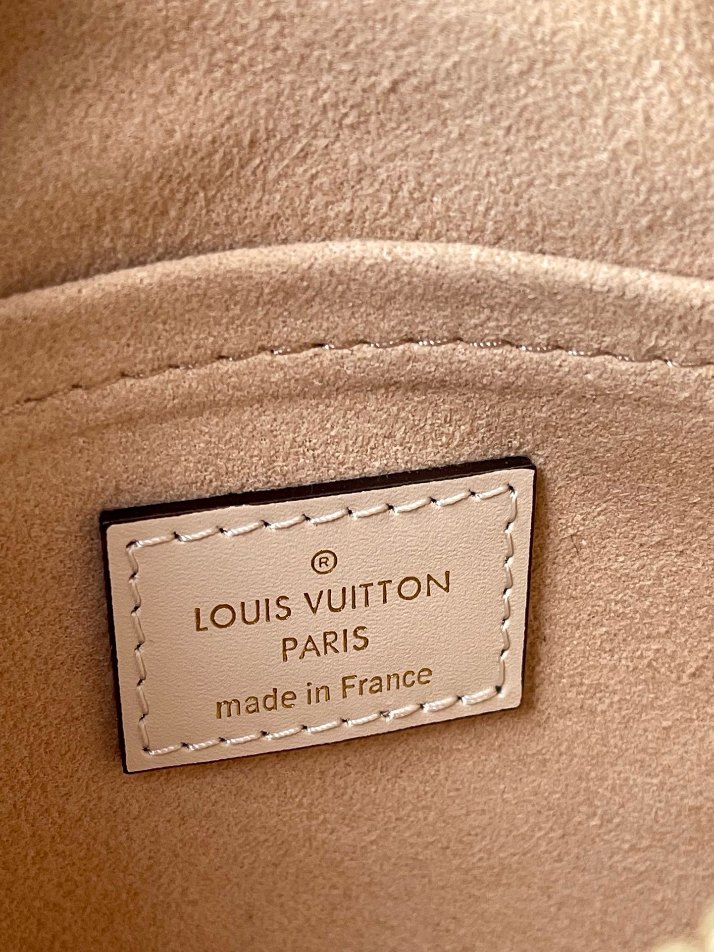 Louis Vuitton Speedy Bandoulière 20 Bag Cream with Gold Hardware