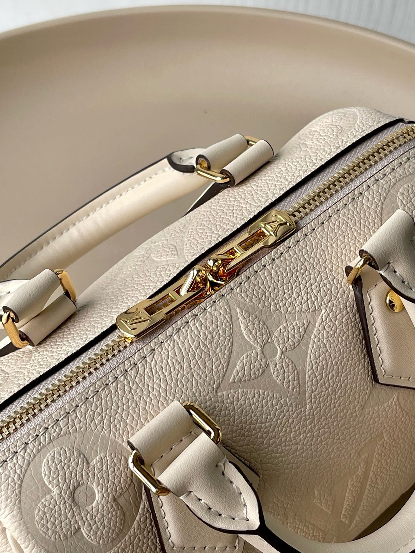 Louis Vuitton Speedy Bandoulière 20 Bag Cream with Gold Hardware