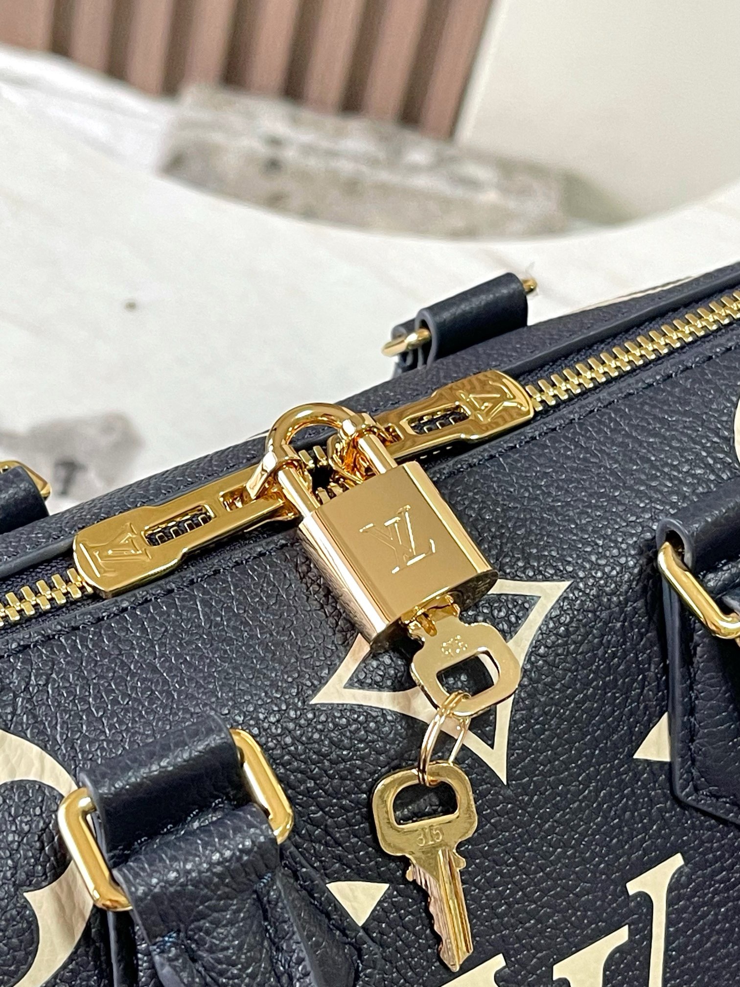 Louis Vuitton Speedy Bandoulière 20 Bag Navy/Cream with Gold Hardware