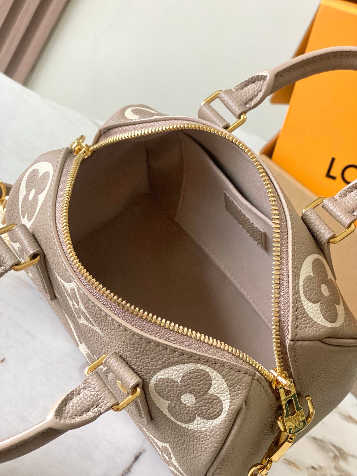 Louis Vuitton Speedy Bandoulière 20 Bag Tourterelle Gray/Cream with Gold Hardware