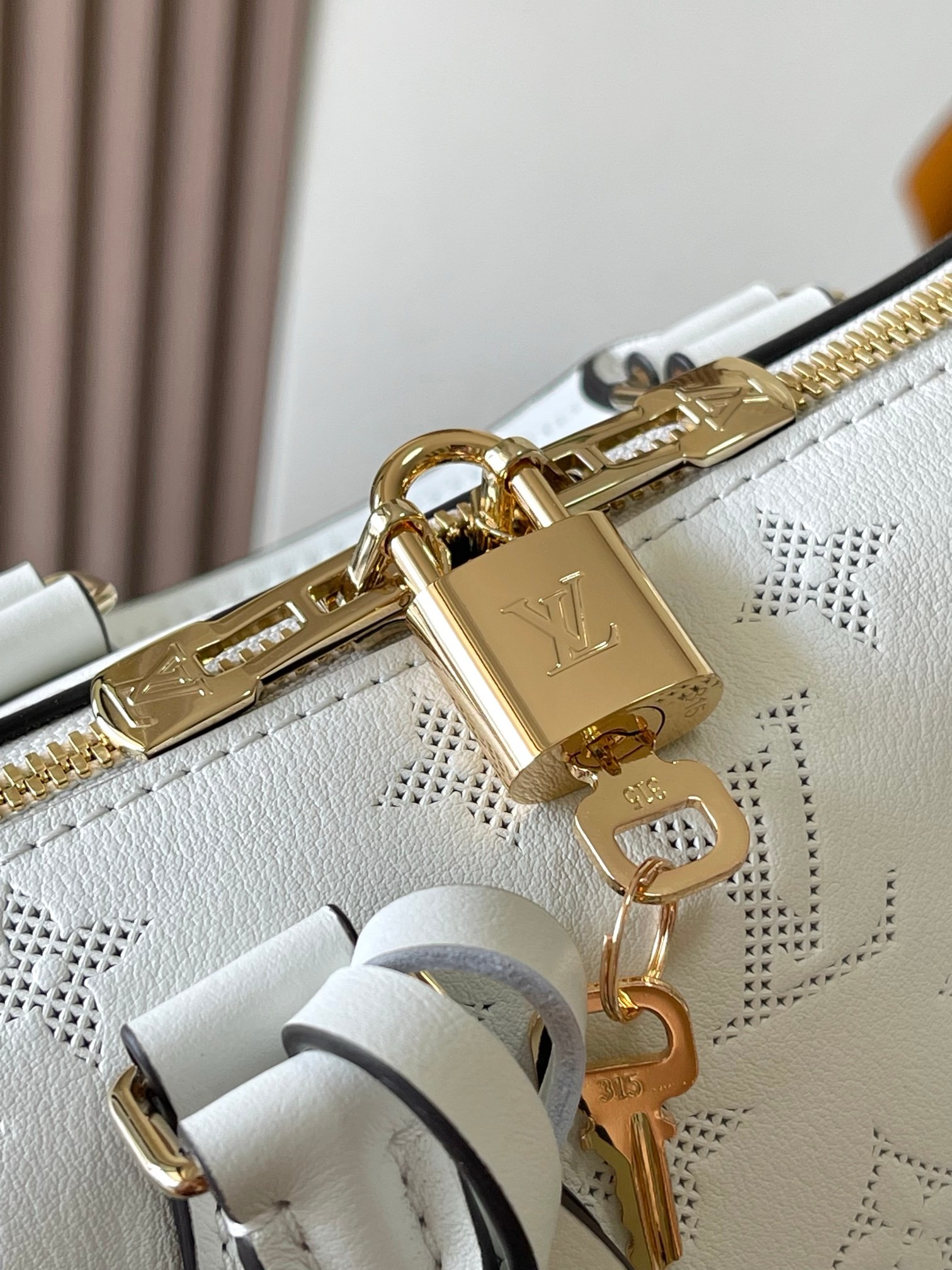 Louis Vuitton Speedy Bandoulière 20 Bag White with Gold Hardware